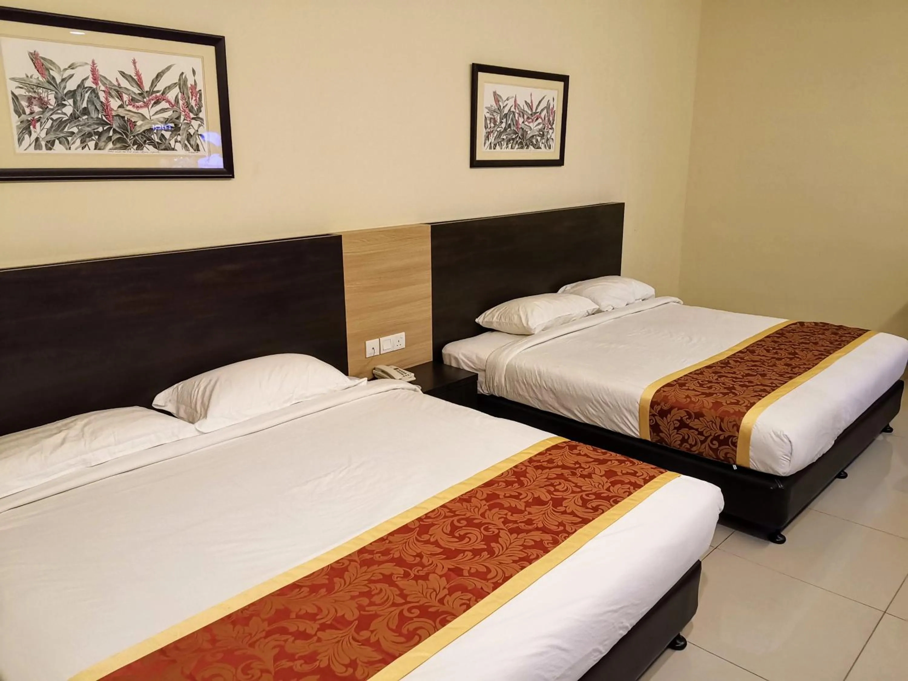 Deluxe Double King Room in Hotel Centre Point Tampin