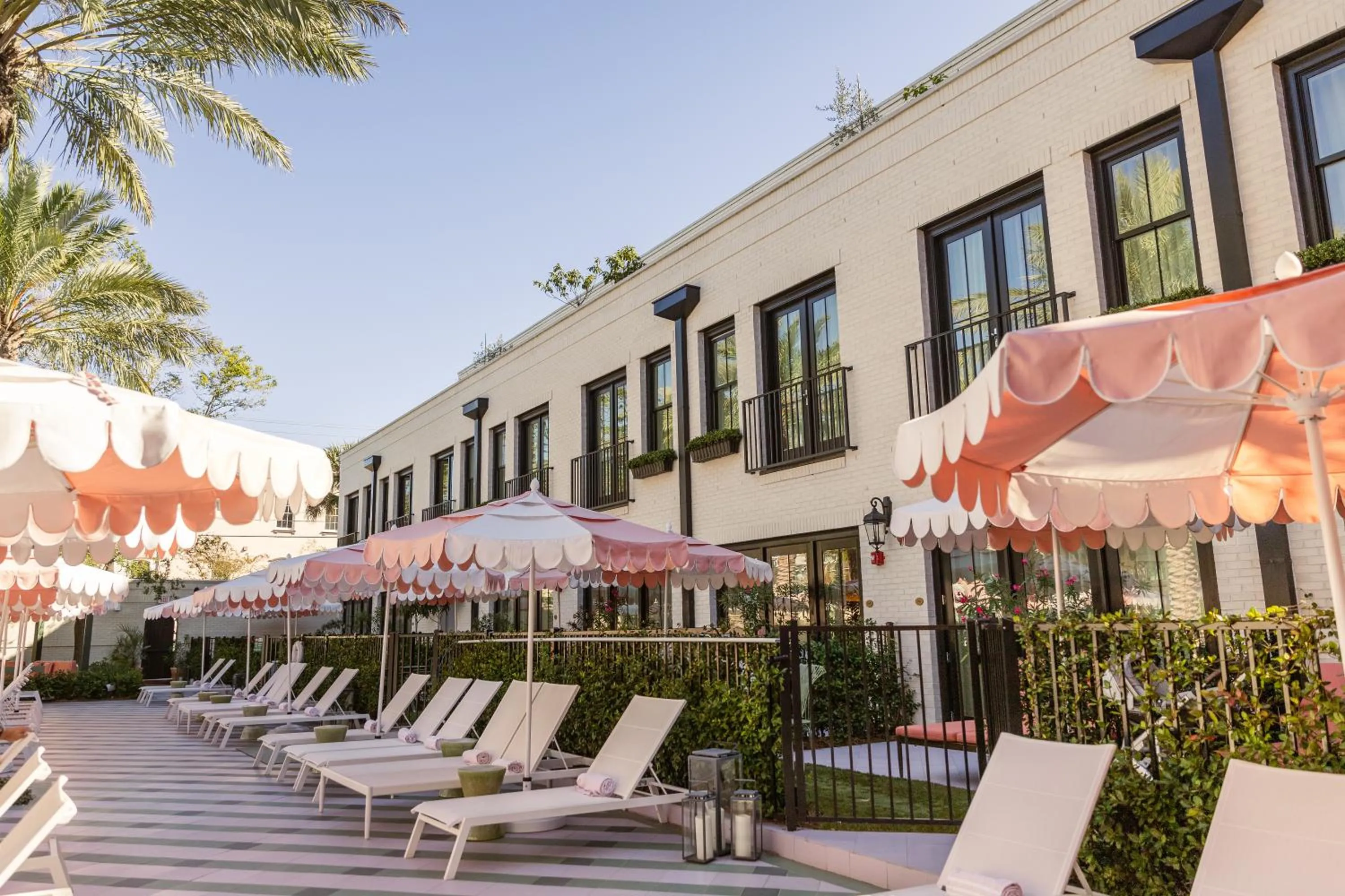 Premium Pool View Double Queen Suite in Hotel Bardo Savannah