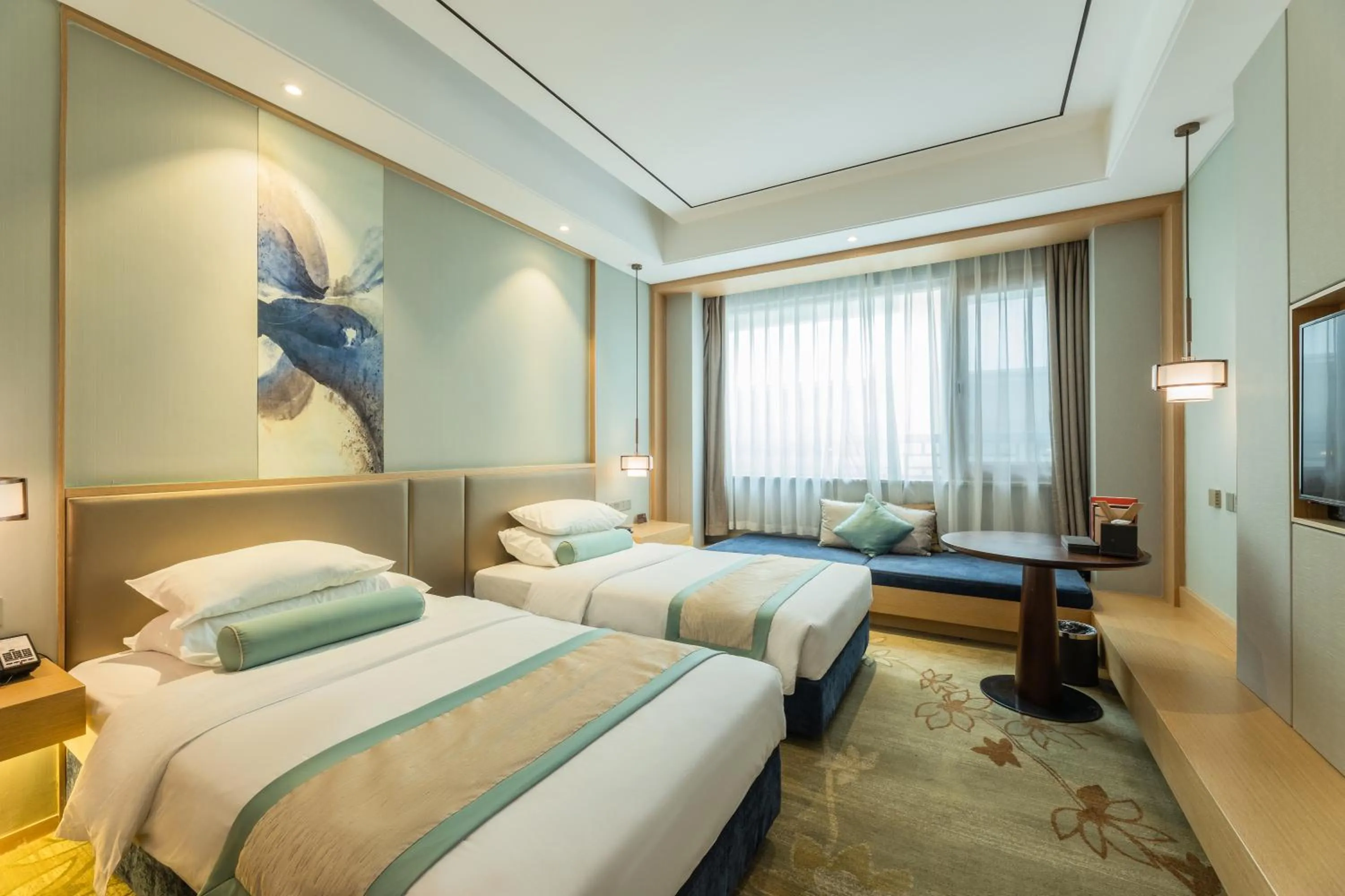 Elegant Twin Room in Century Runhua Hotel