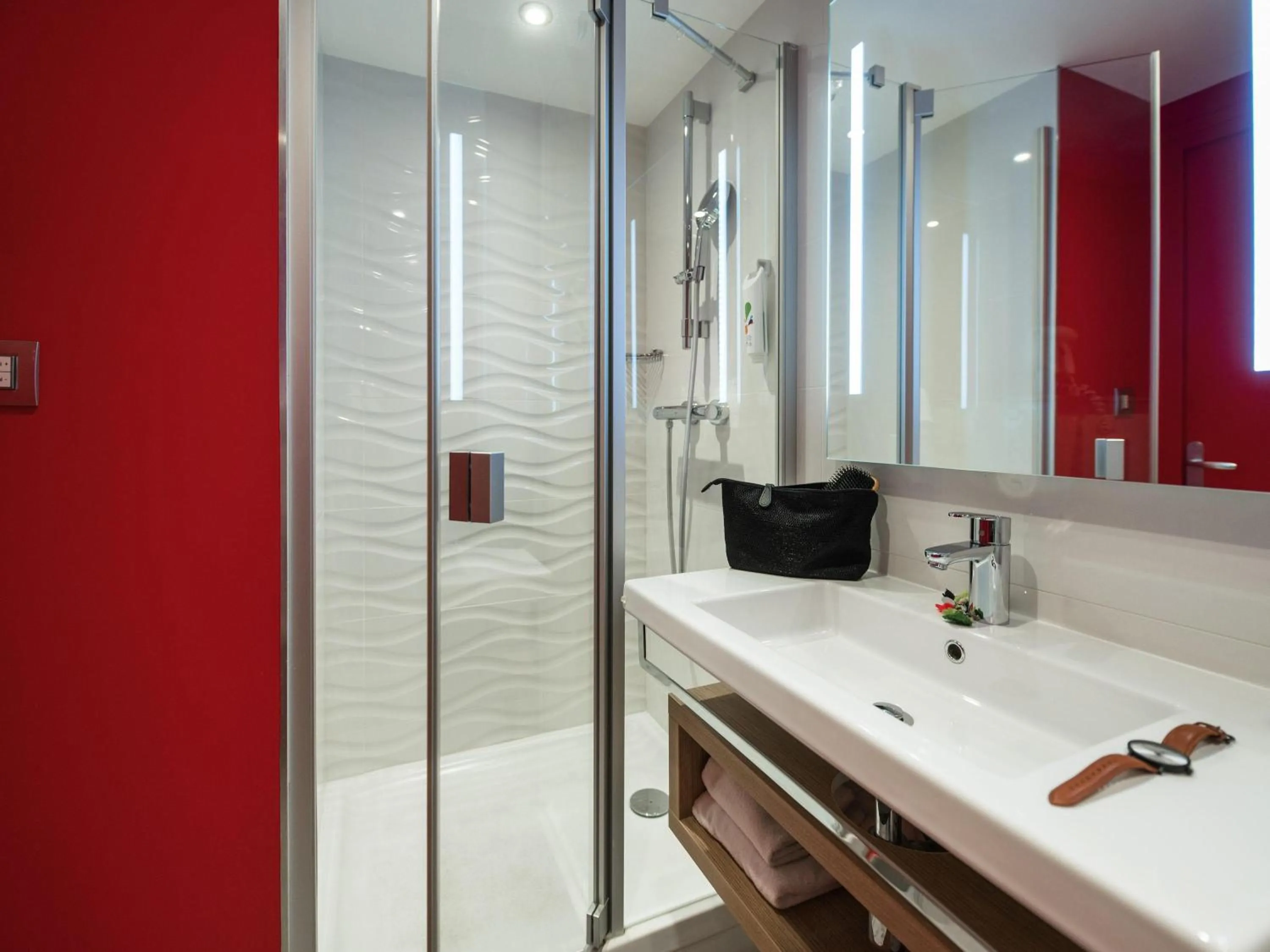 Standard Twin Room - Breakfast Included in ibis Styles Saint Malo Port