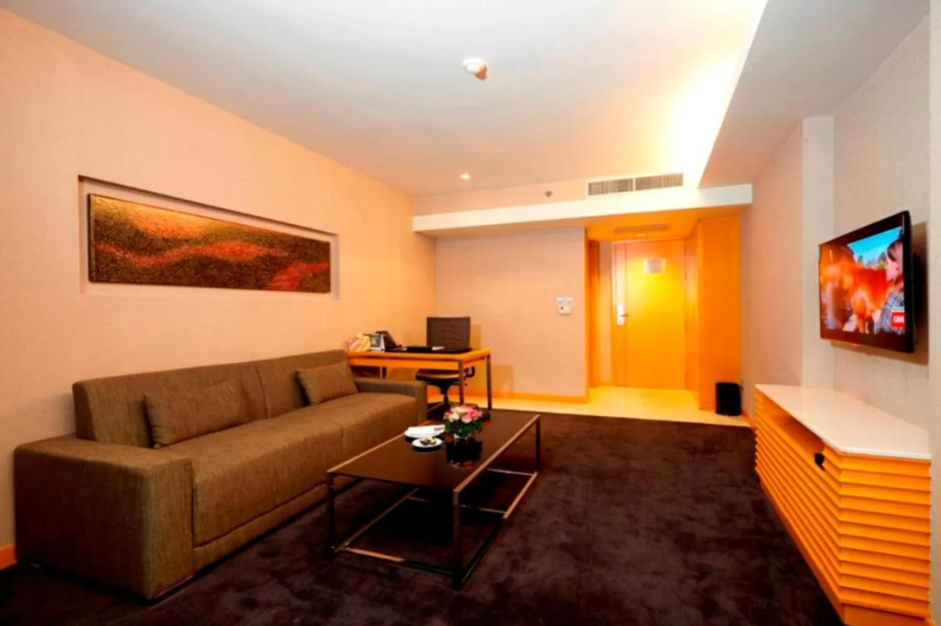 Deluxe Suite in Lao Plaza Hotel