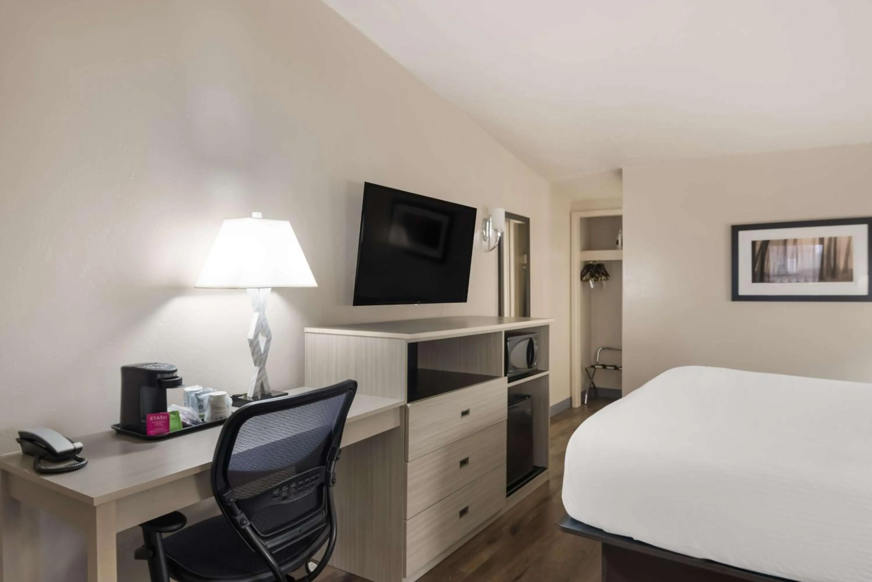 King Room - Non-Smoking in Best Western New Oregon Motel