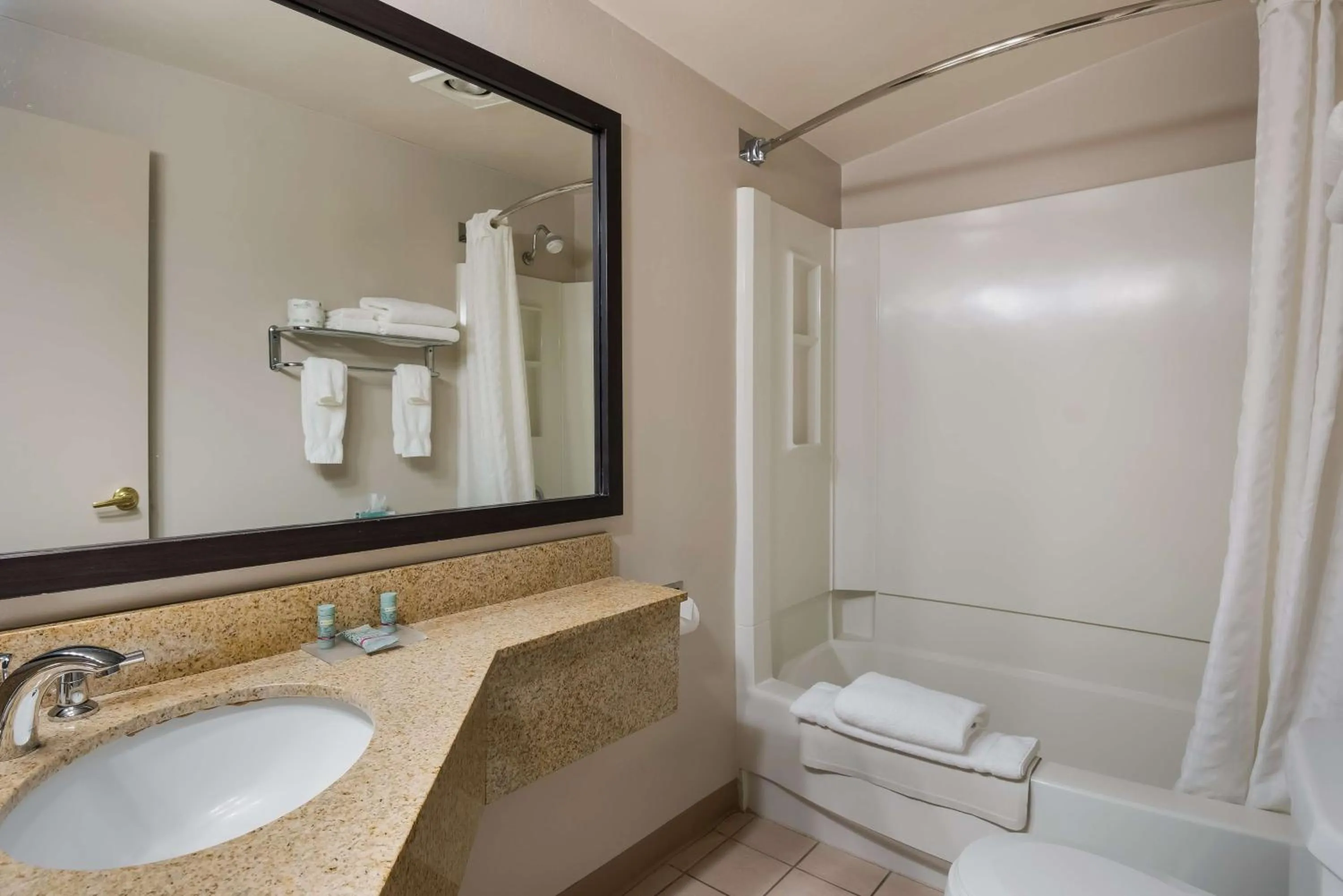 King Room with Balcony - Non-Smoking in Best Western New Oregon Motel