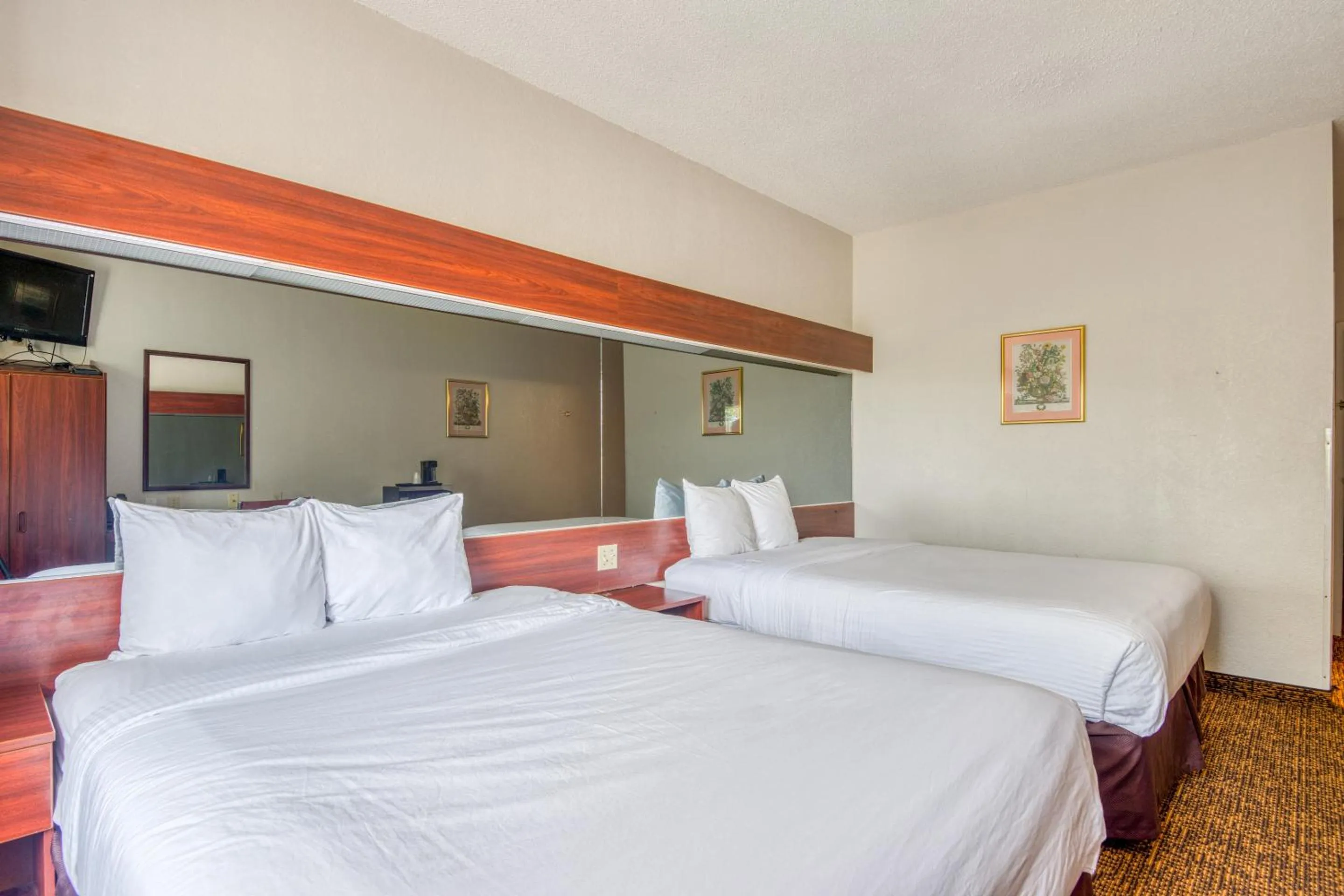 Queen Room with Two Queen Beds in Trident Inn & Suites, Baton Rouge