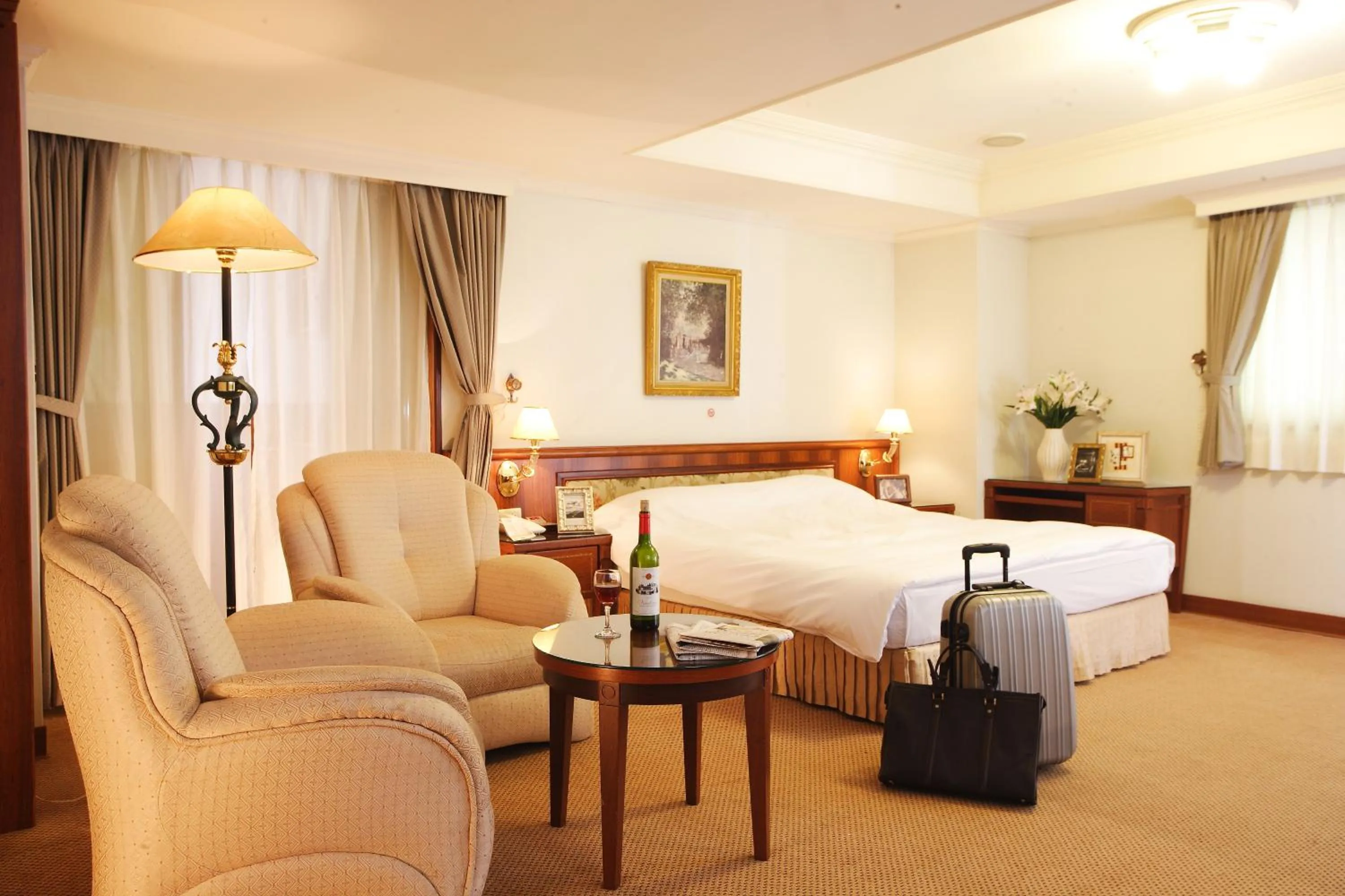 Deluxe Single Room with Balcony - single occupancy in Kingdom Hotel