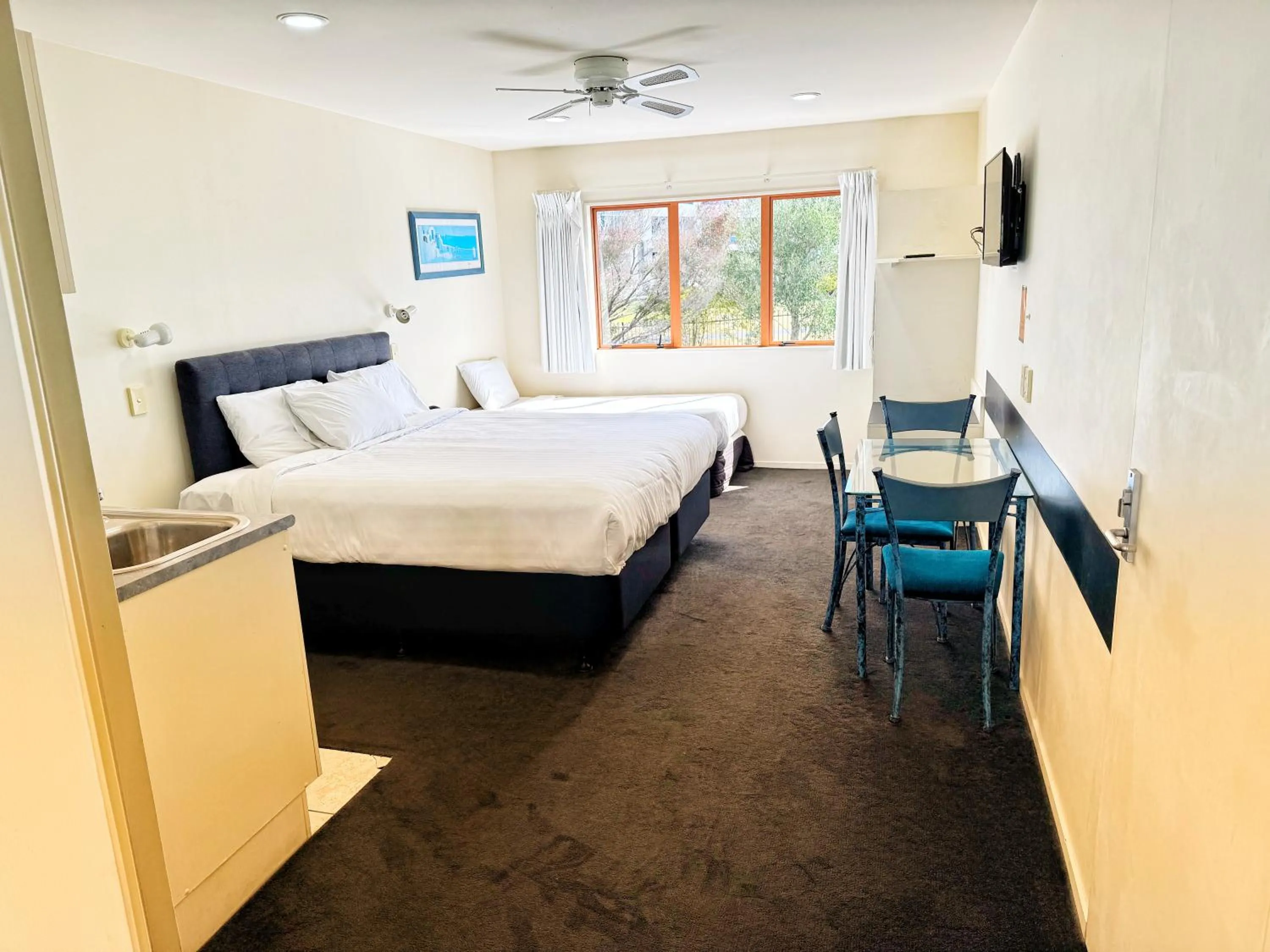 Standard Studio in Albany Executive Motor Inn Limited