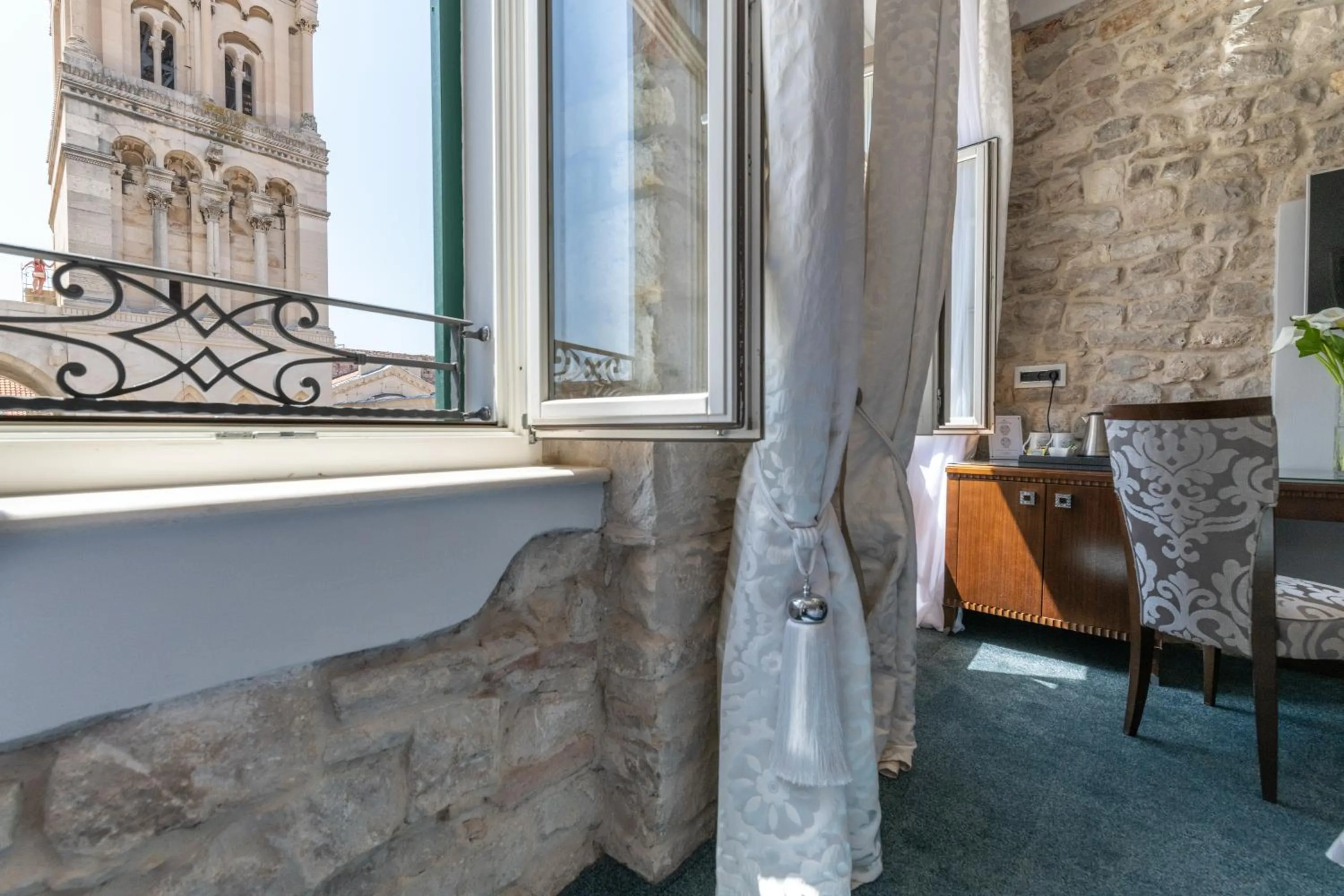 Deluxe Double or Twin Room with City View in Heritage Hotel Antique Split