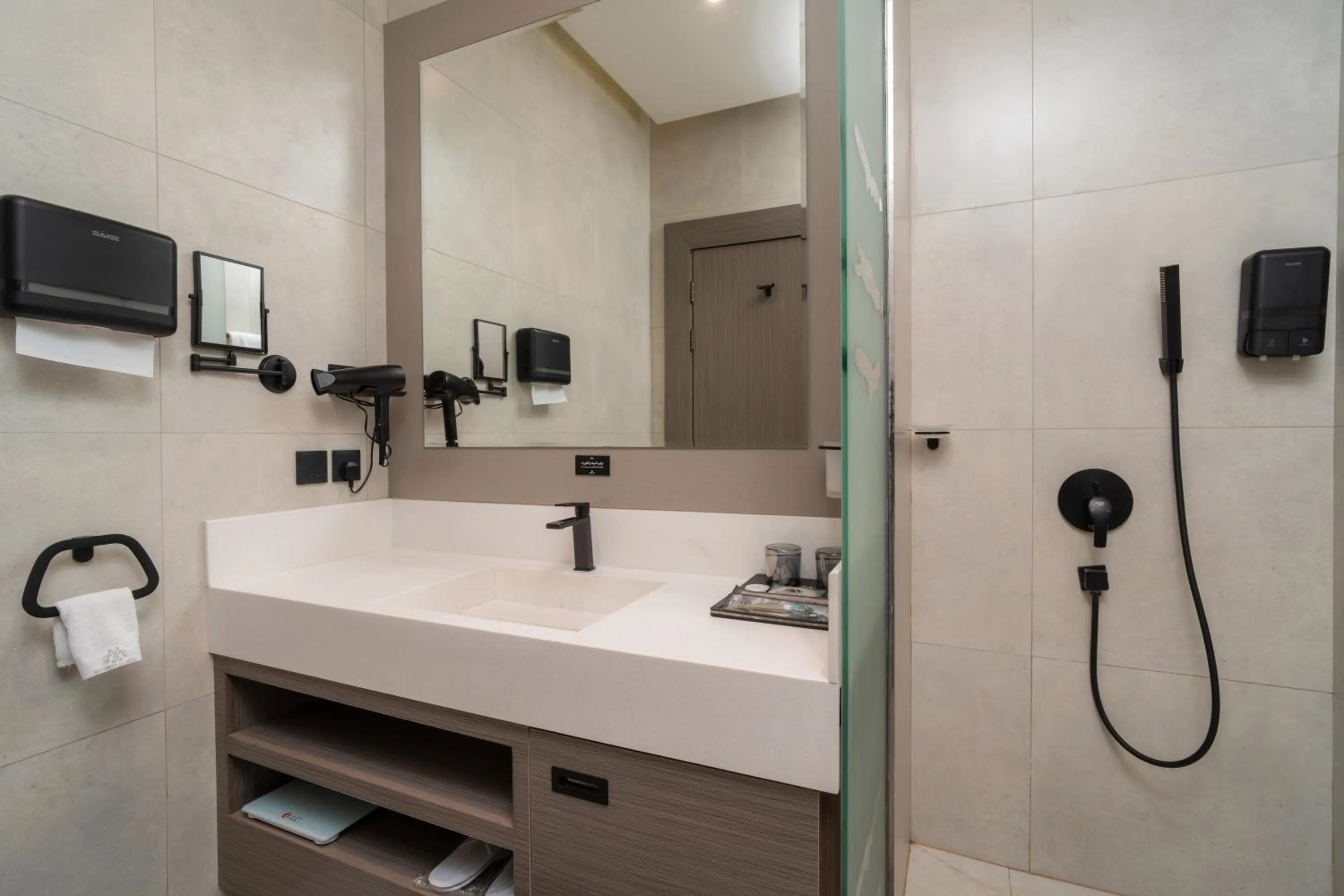 Deluxe King Suite in Msharef Almoden hotel