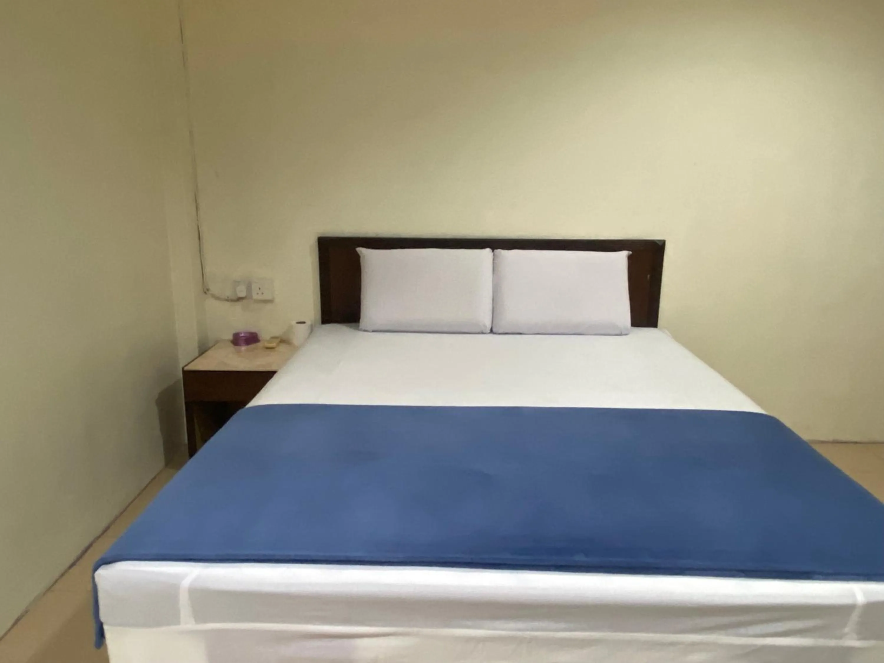 Deluxe Queen Room in Hotel O Gold Hill Hotel