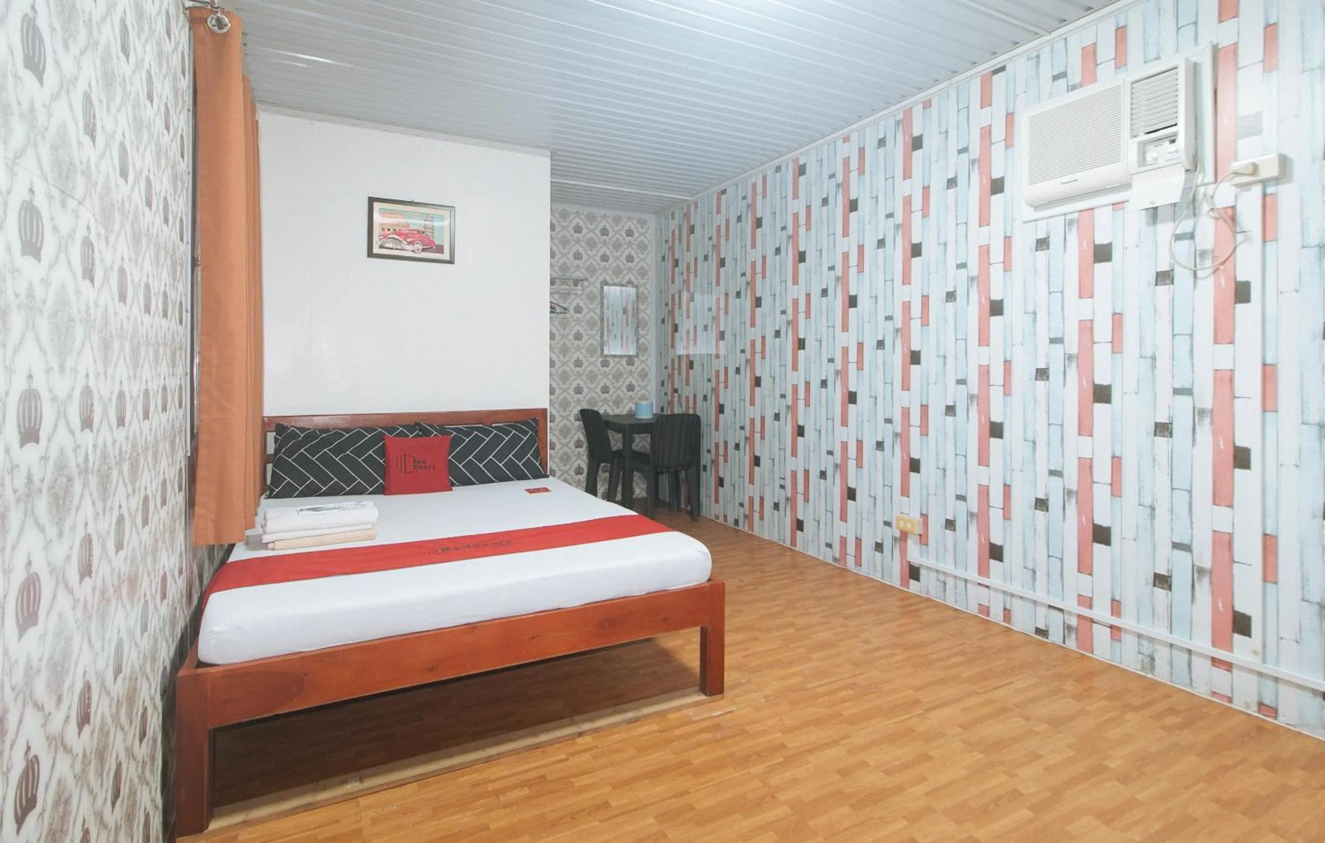 Standard Double Room in RedDoorz @ Boondocks Cabins Resort