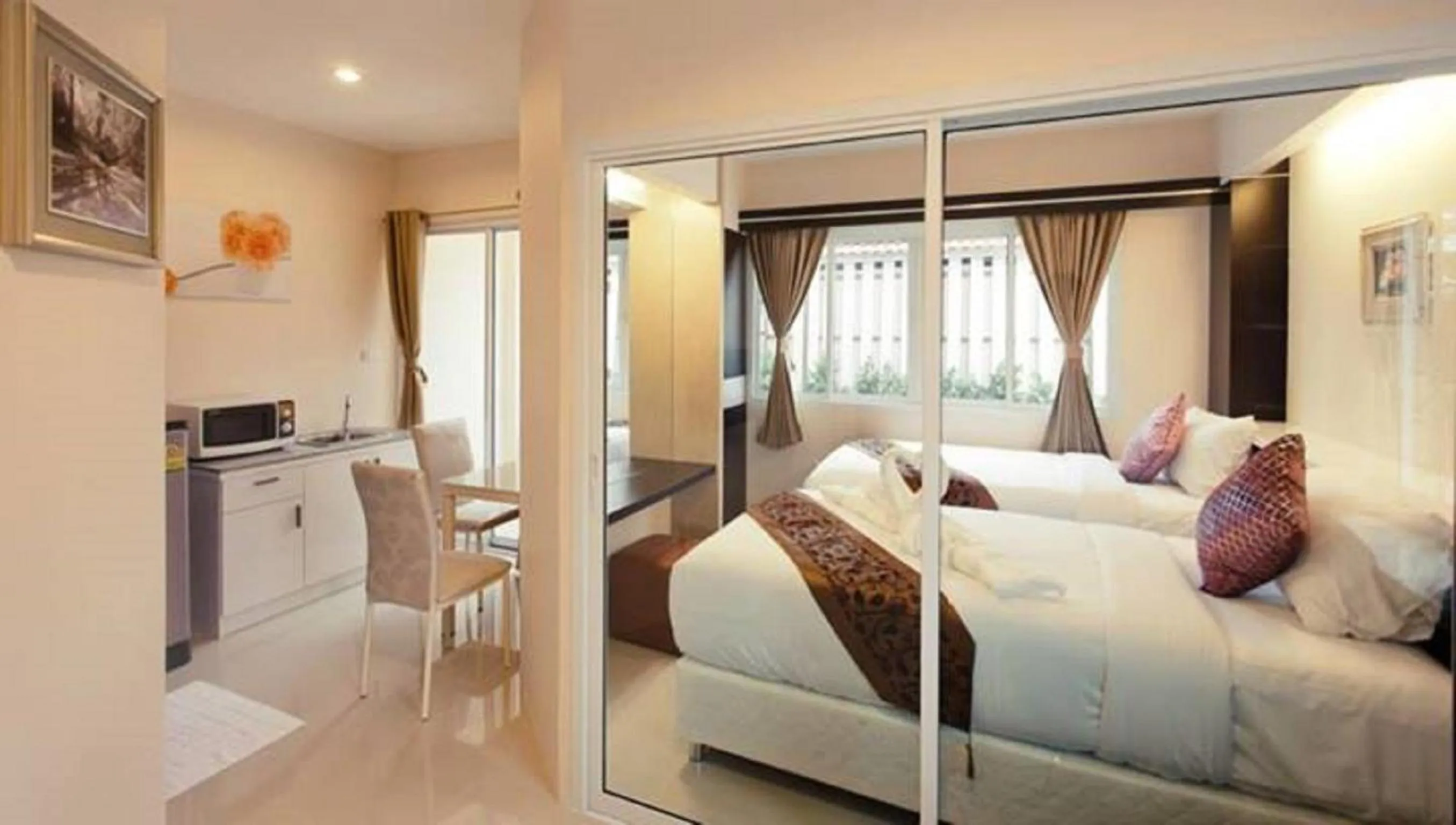 Deluxe Twin Room in Excella Hotel