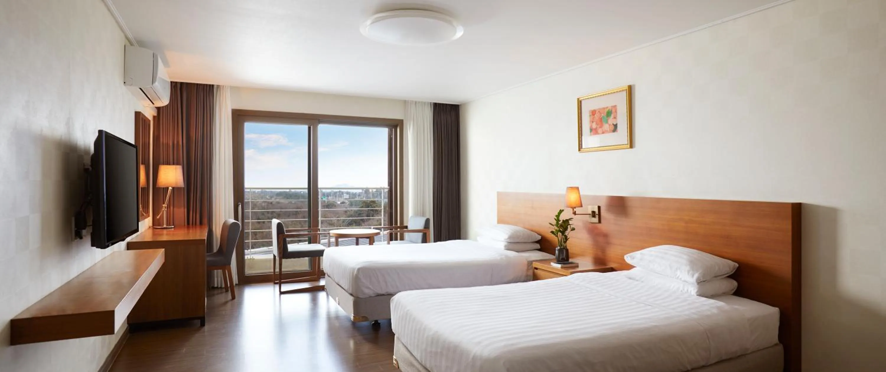 Standard Twin Room in Jeju Aerospace Hotel