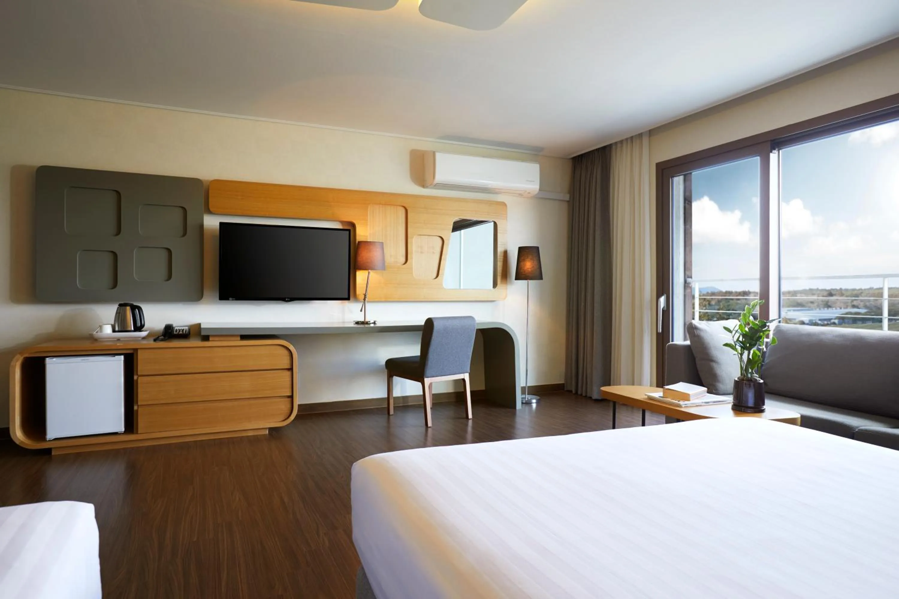 Deluxe Family Room in Jeju Aerospace Hotel
