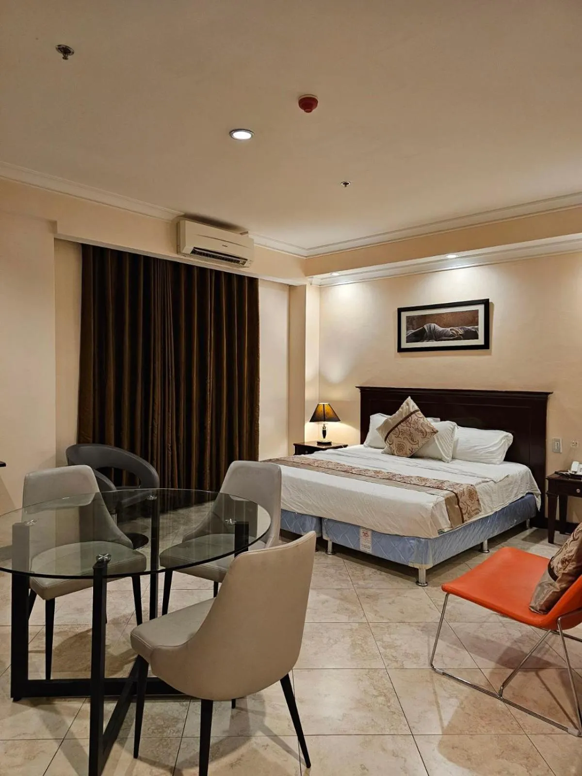 King Room in Valentino's Hotel