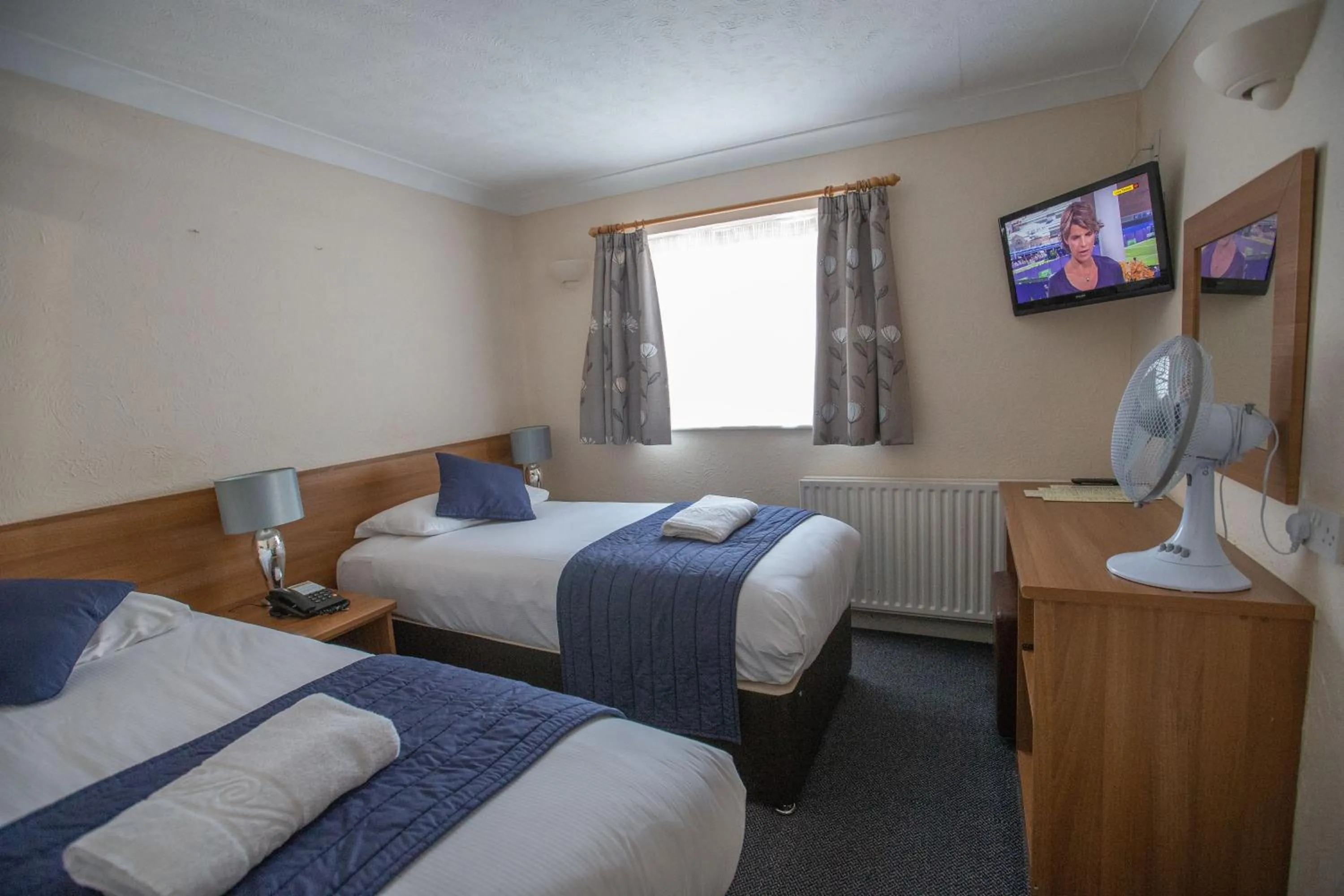 Double or Twin Room in Corner House Hotel Gatwick with bookable Holiday parking