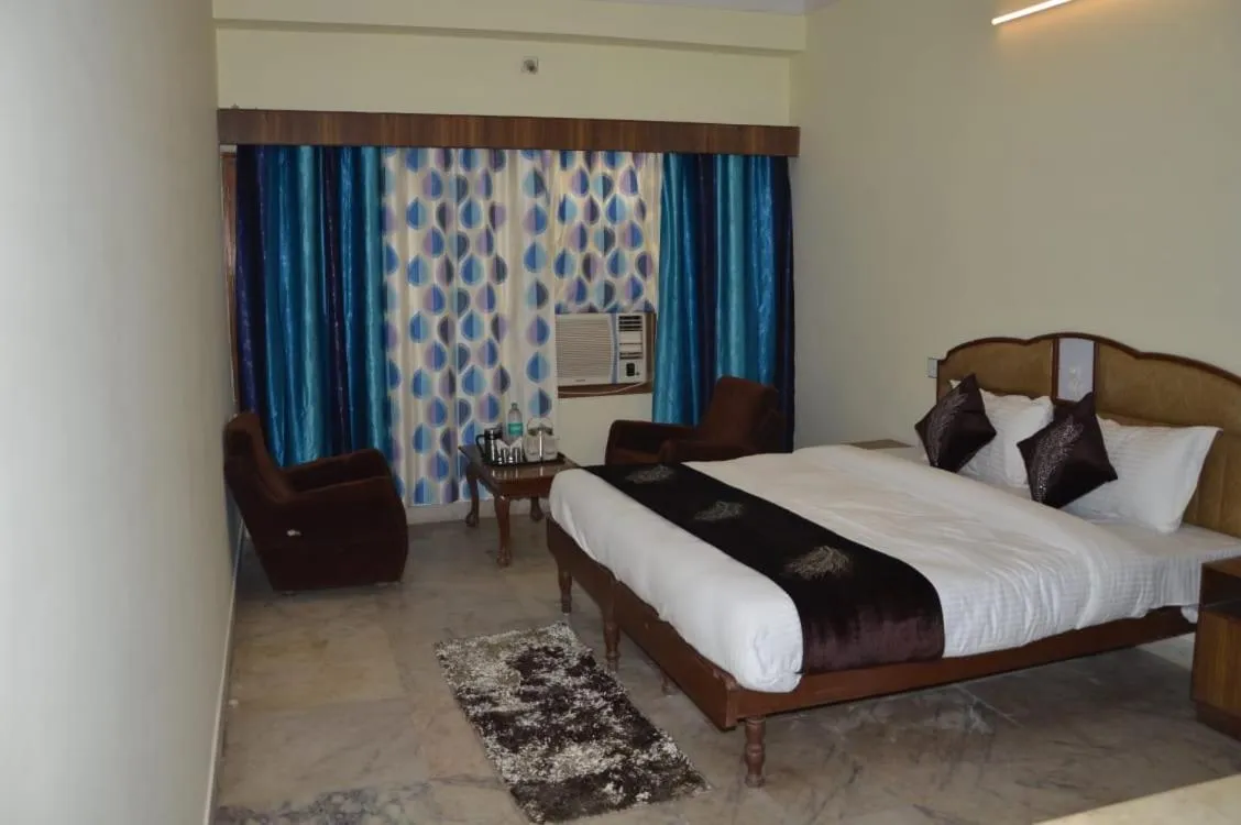 Deluxe Room - single occupancy in Hotel Vinayakam