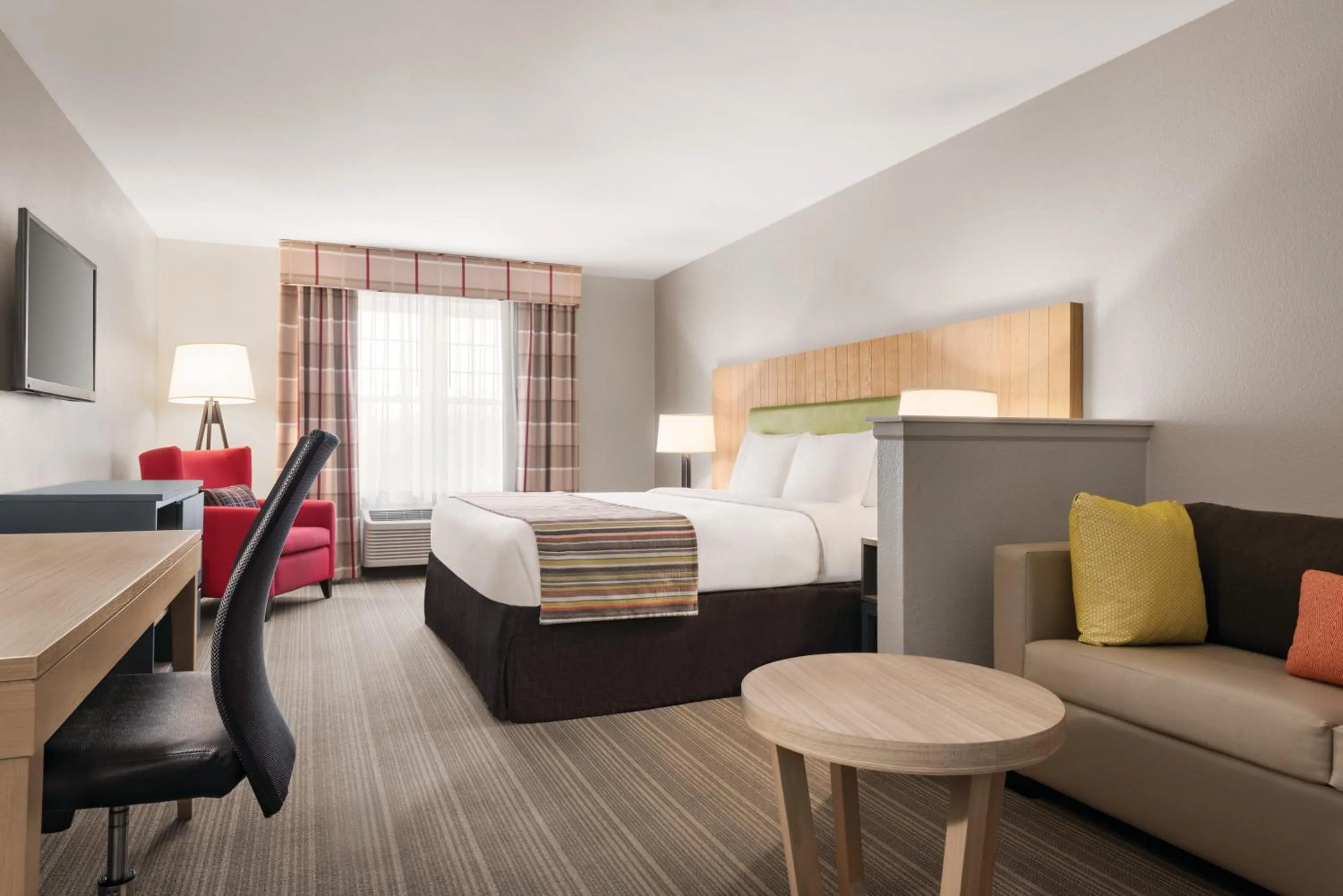 Executive King Suite - Non-Smoking in Country Inn & Suites by Radisson, Schaumburg, IL