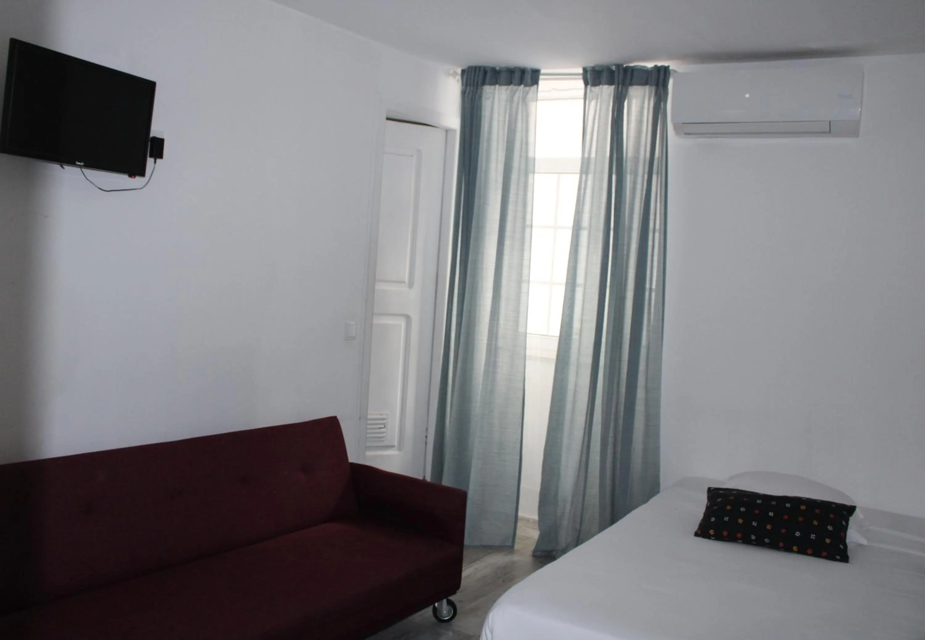 Triple Room in Urban City