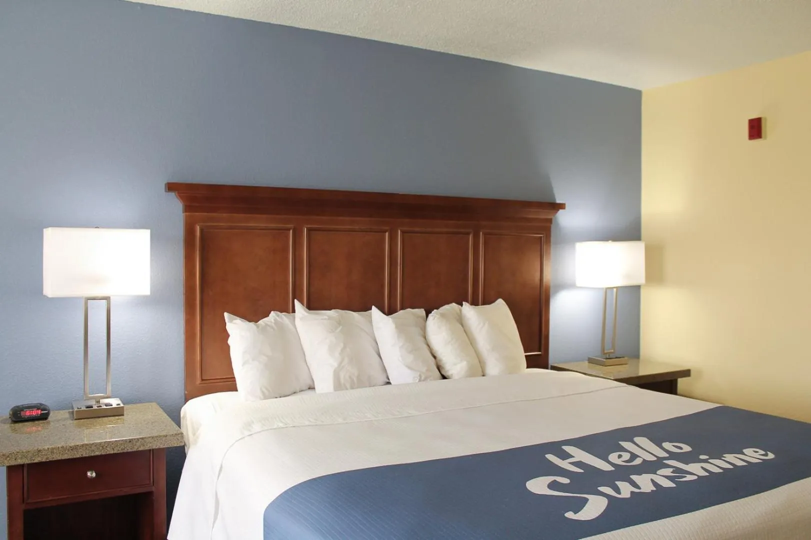 King Suite - Mobility Access/Non-Smoking in Days Inn by Wyndham Batavia Ohio