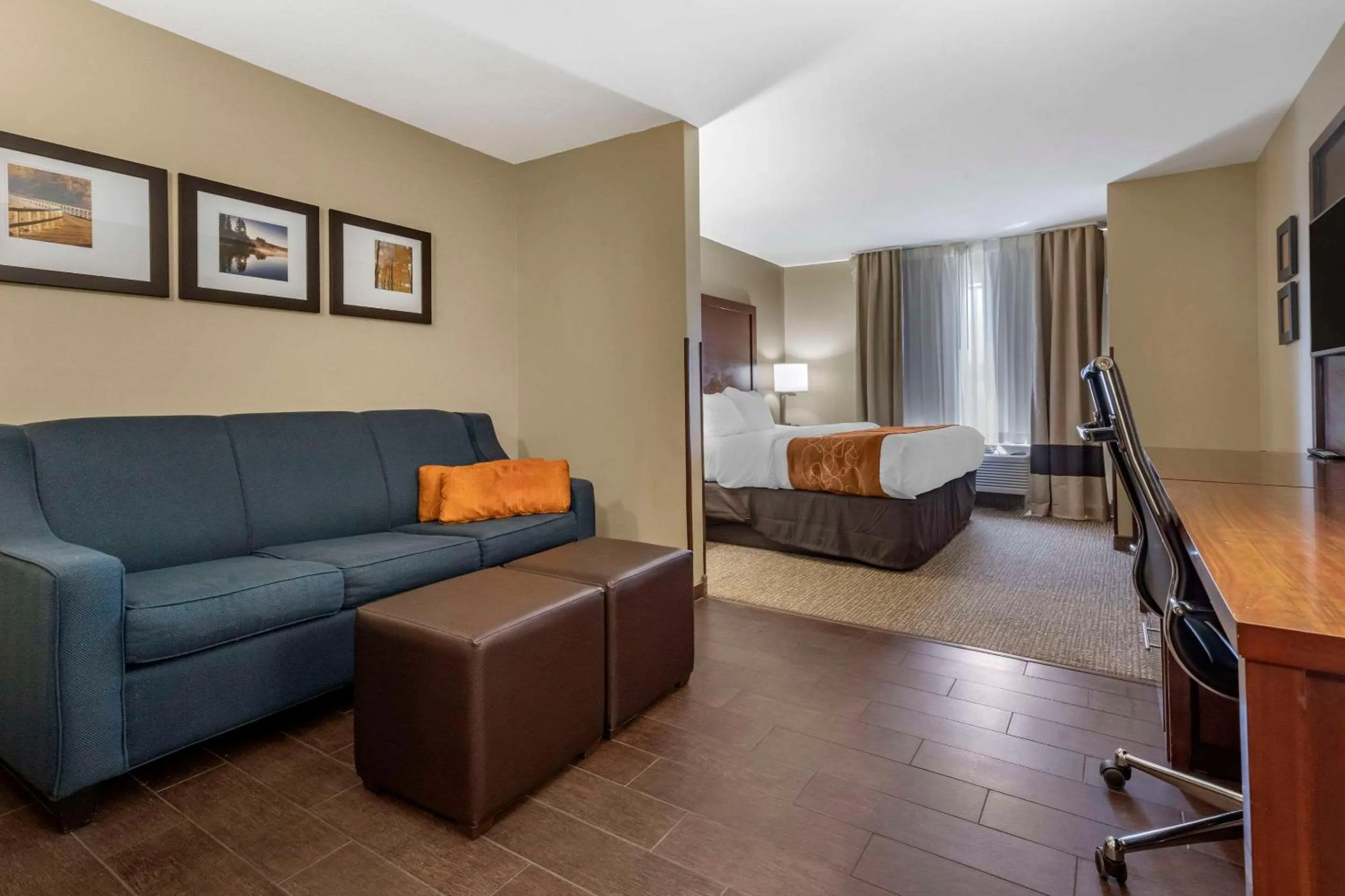 King Suite in Comfort Suites Bridgeport - Clarksburg