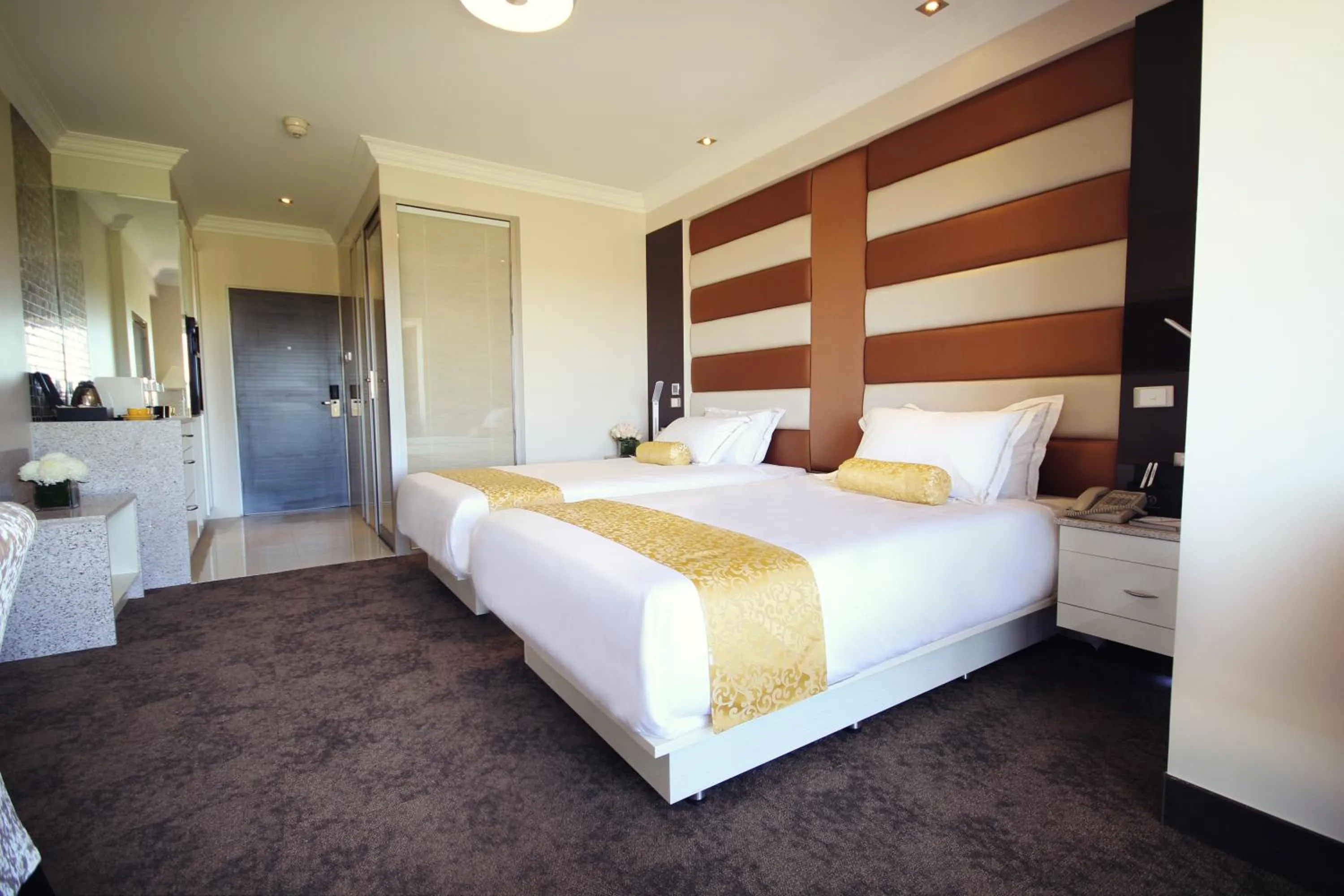 Superior Twin Room in Swan River Hotel