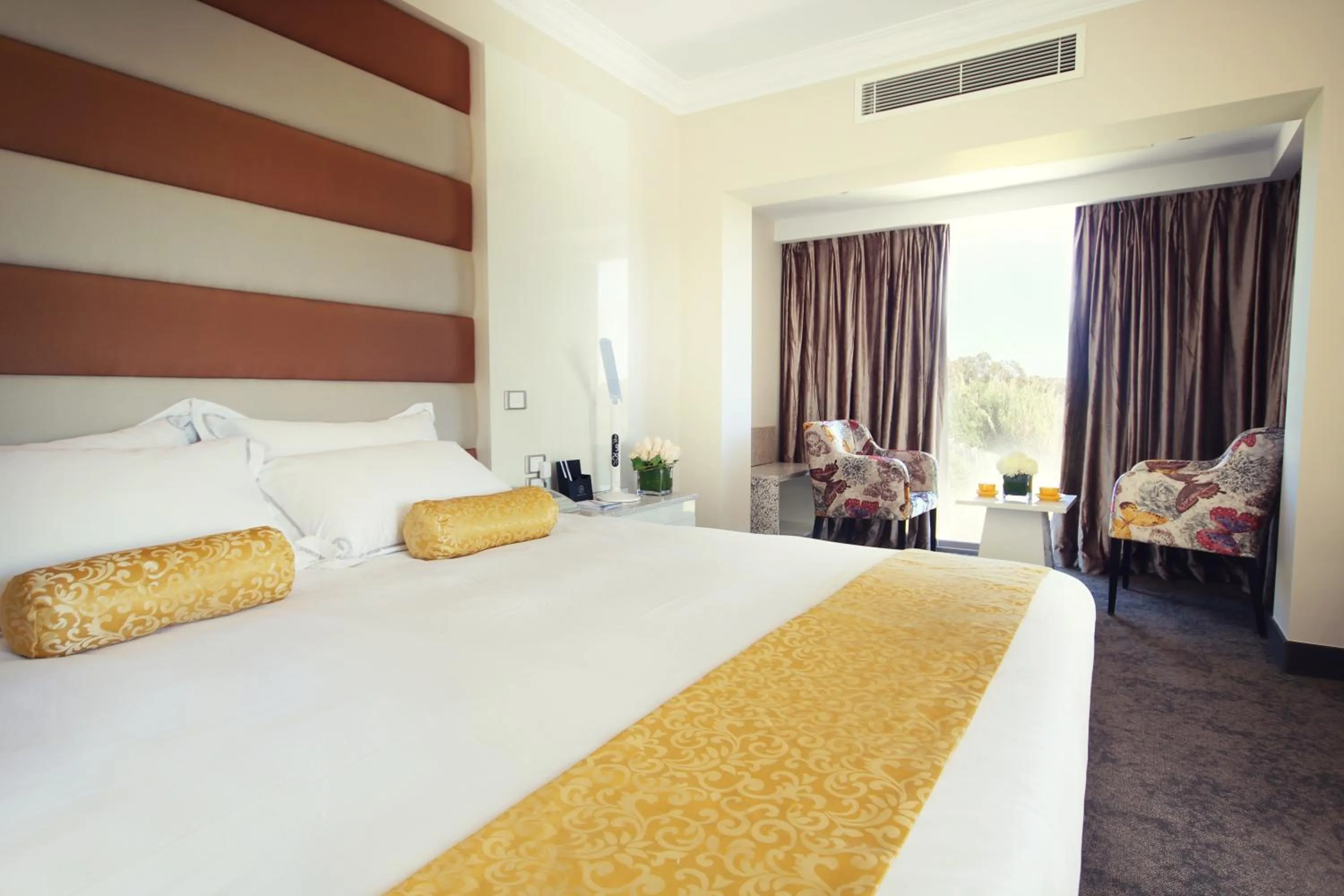 Superior King Room in Swan River Hotel