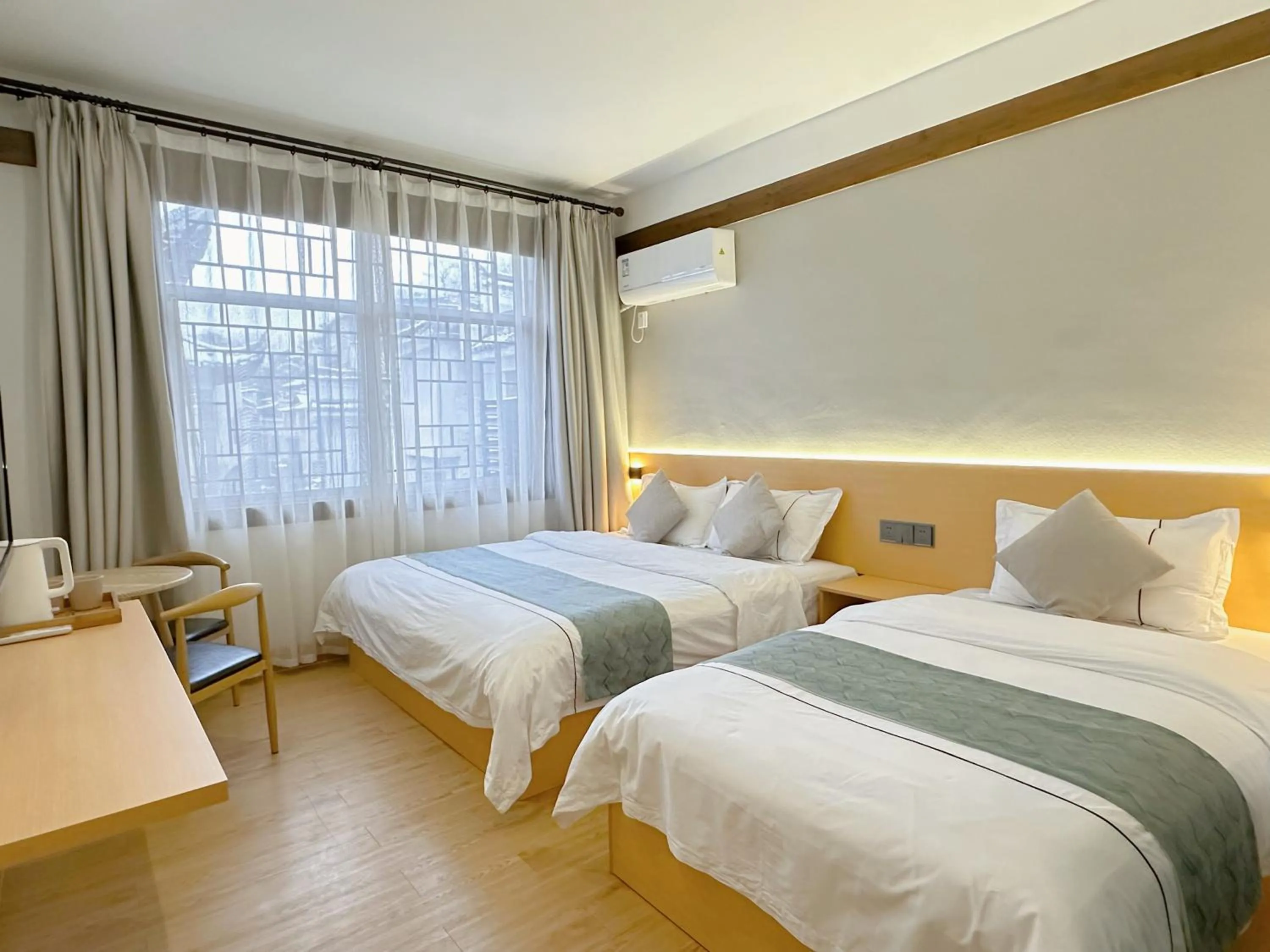 Family Room with Private Bathroom in Hemu House