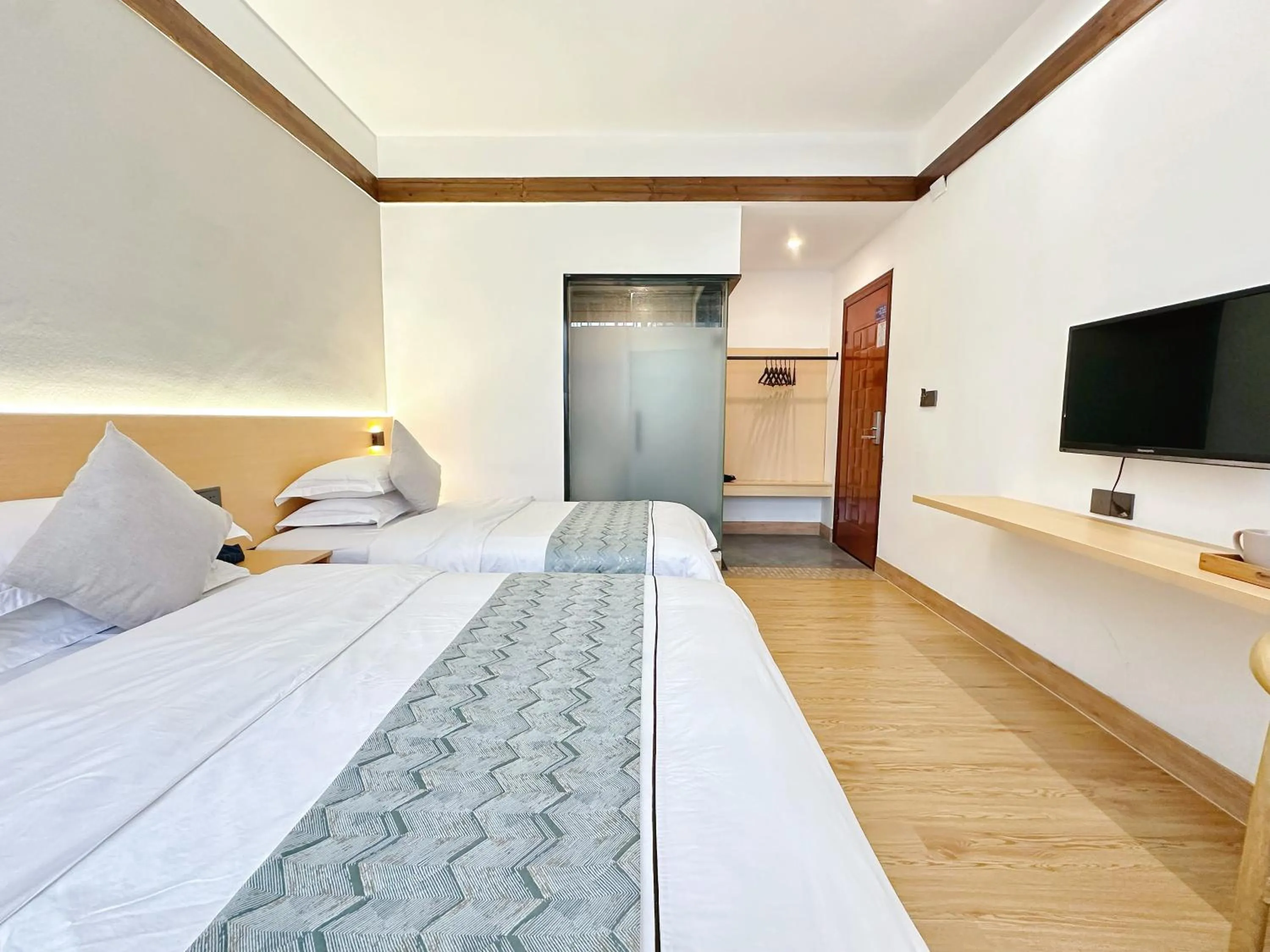 Family Room with Private Bathroom in Hemu House