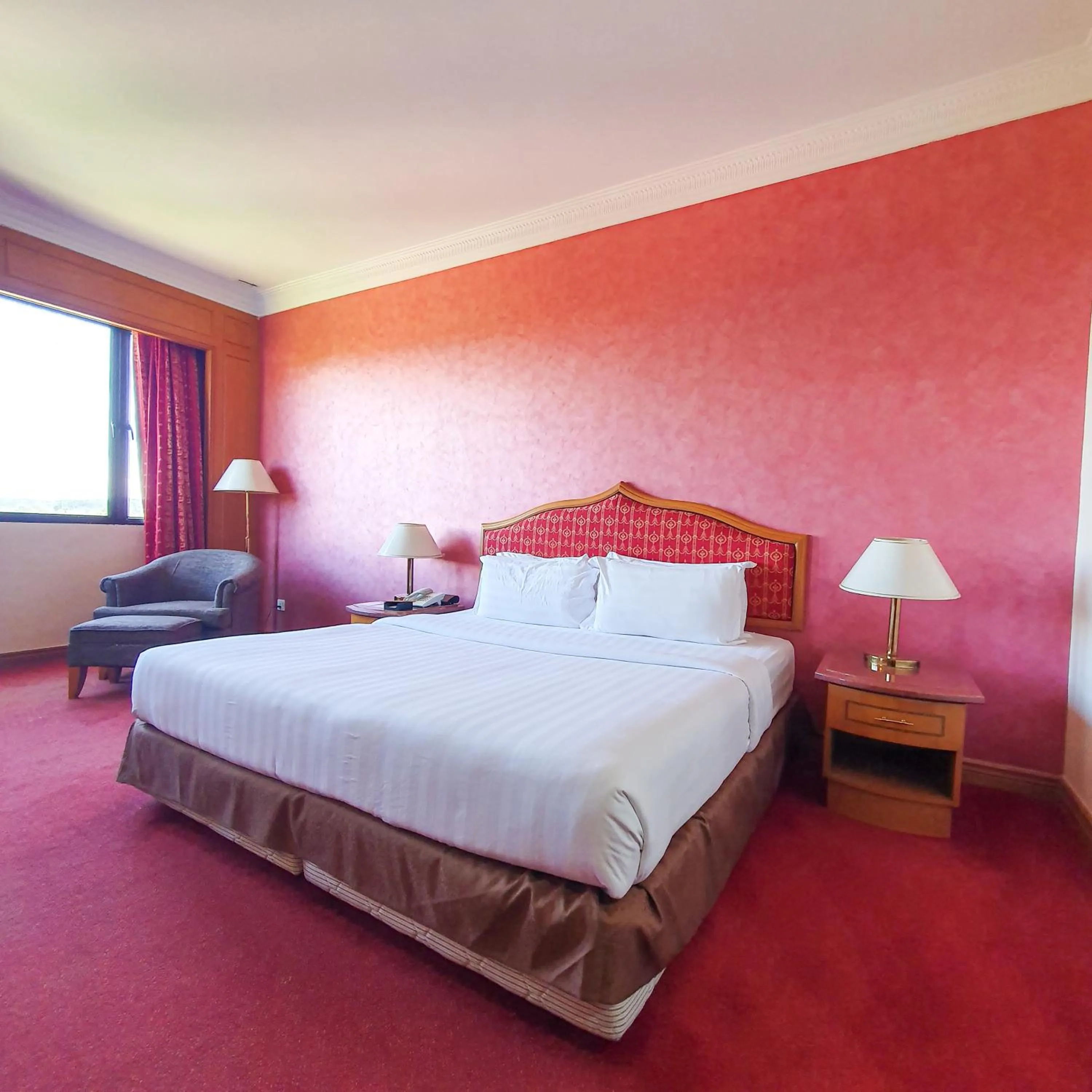 Superior King Room - Non-Smoking in Parkview Hotel