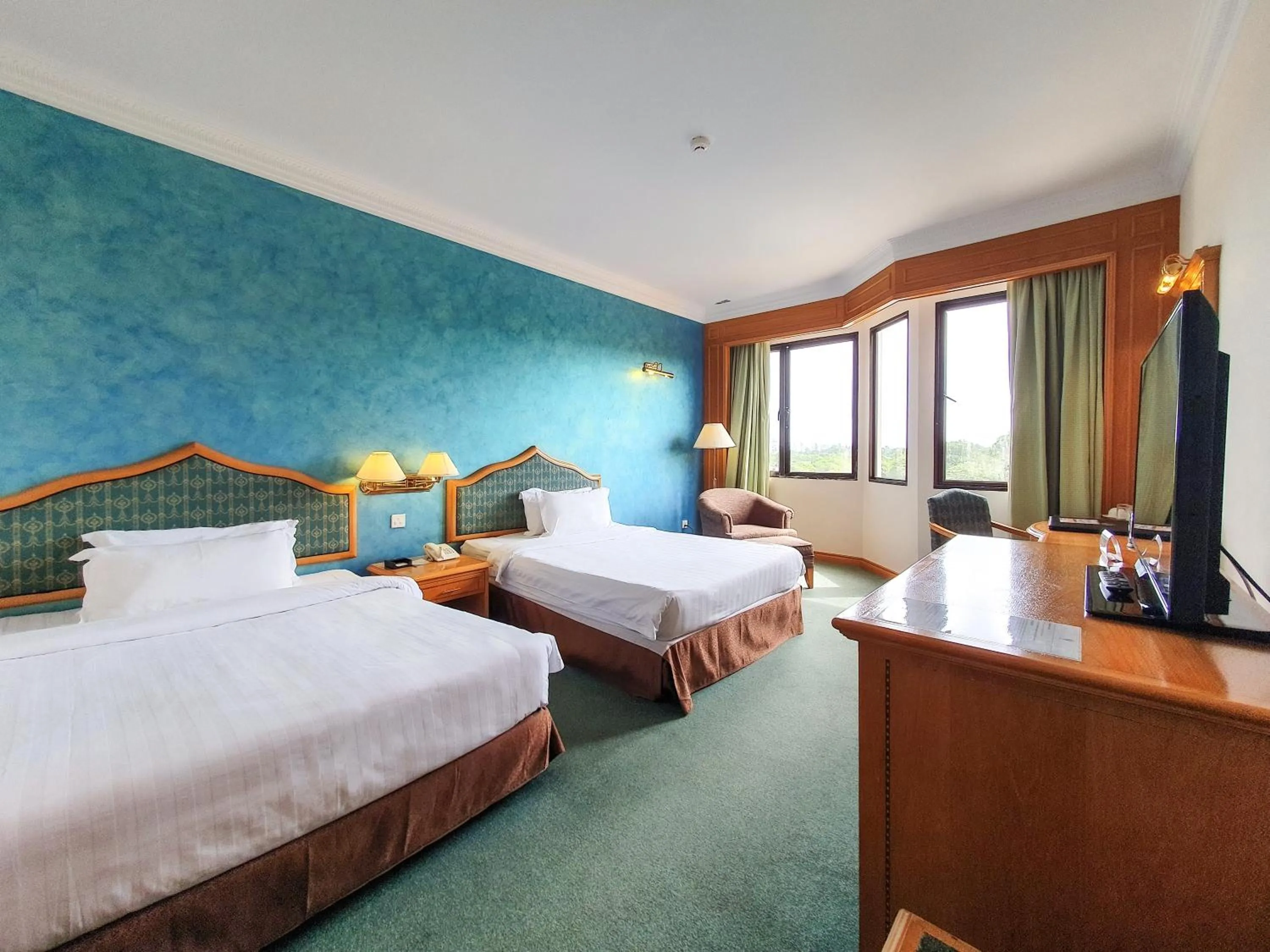 Superior Twin Room - Non-Smoking in Parkview Hotel