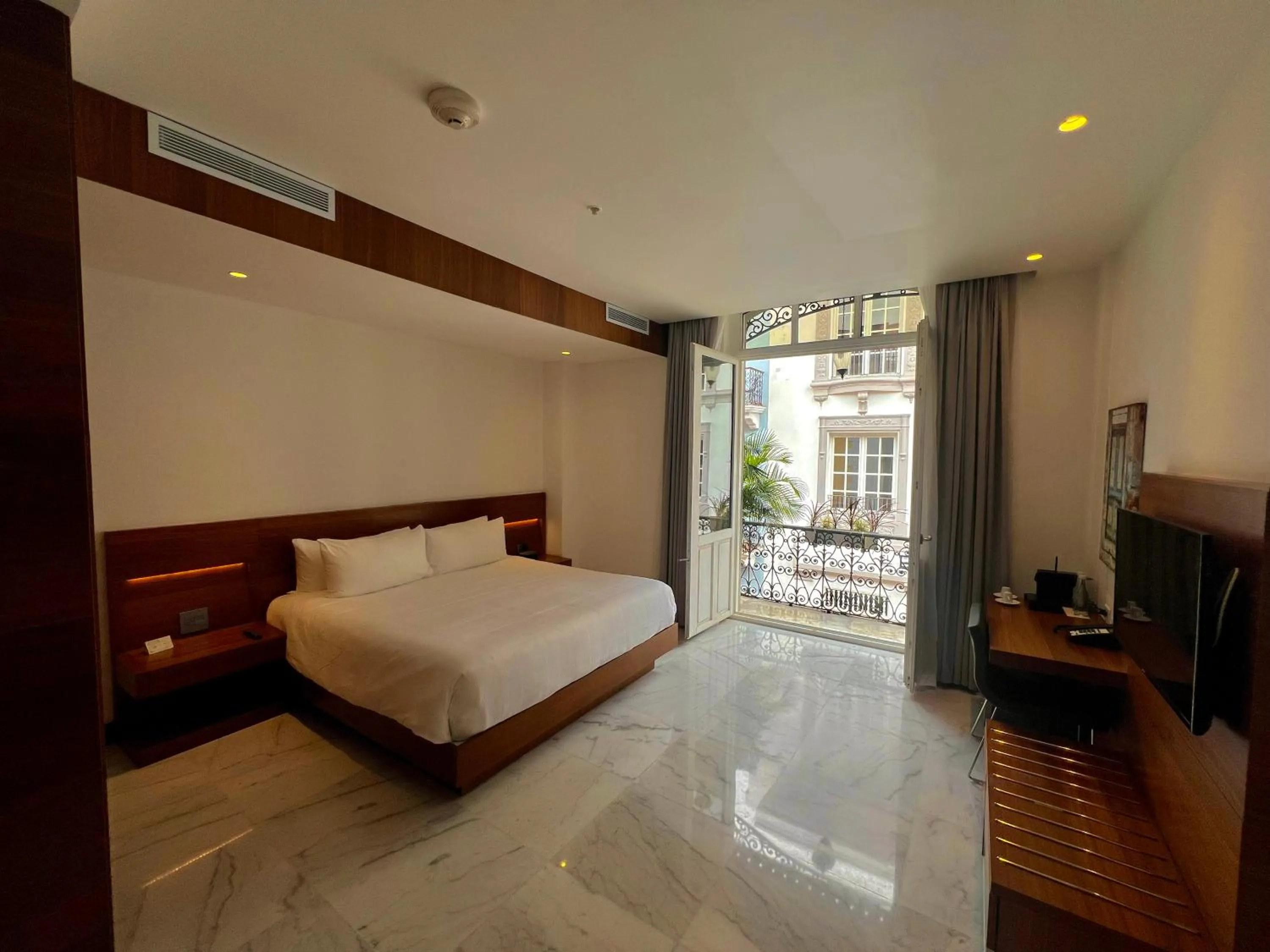 Deluxe Double Room with Balcony in Hotel San Felipe