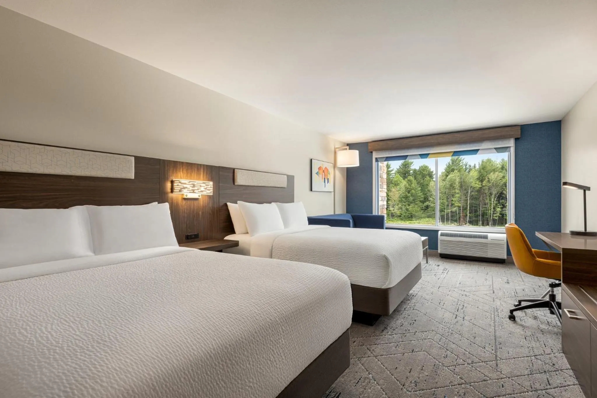Queen Suite with Two Queen Beds in Holiday Inn Express & Suites Rhinelander by IHG