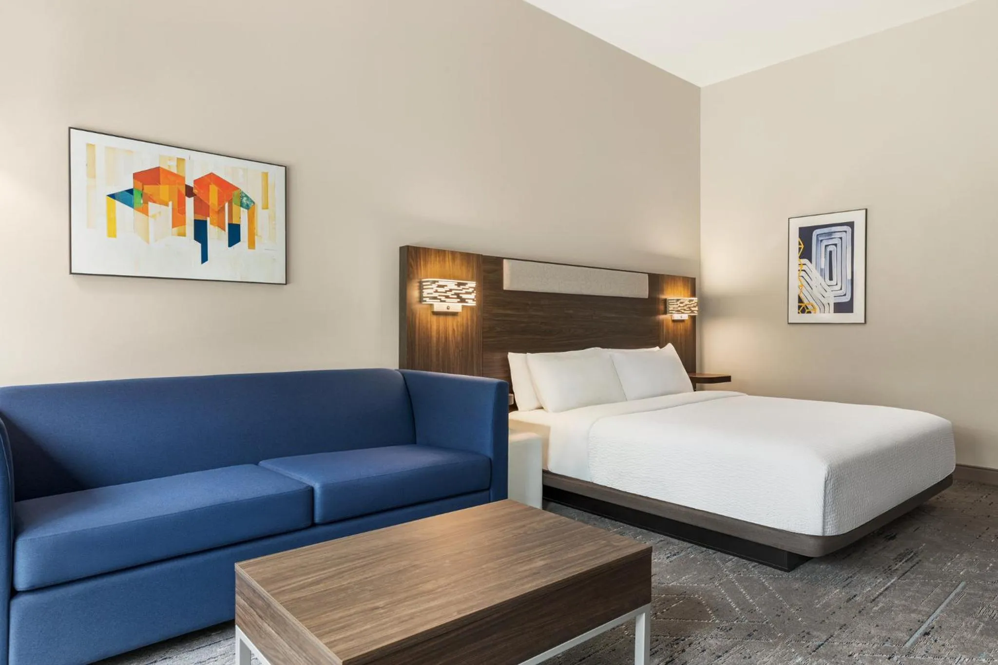 King Suite with Communications and Mobility Accessible Roll-In Shower in Holiday Inn Express & Suites Rhinelander by IHG