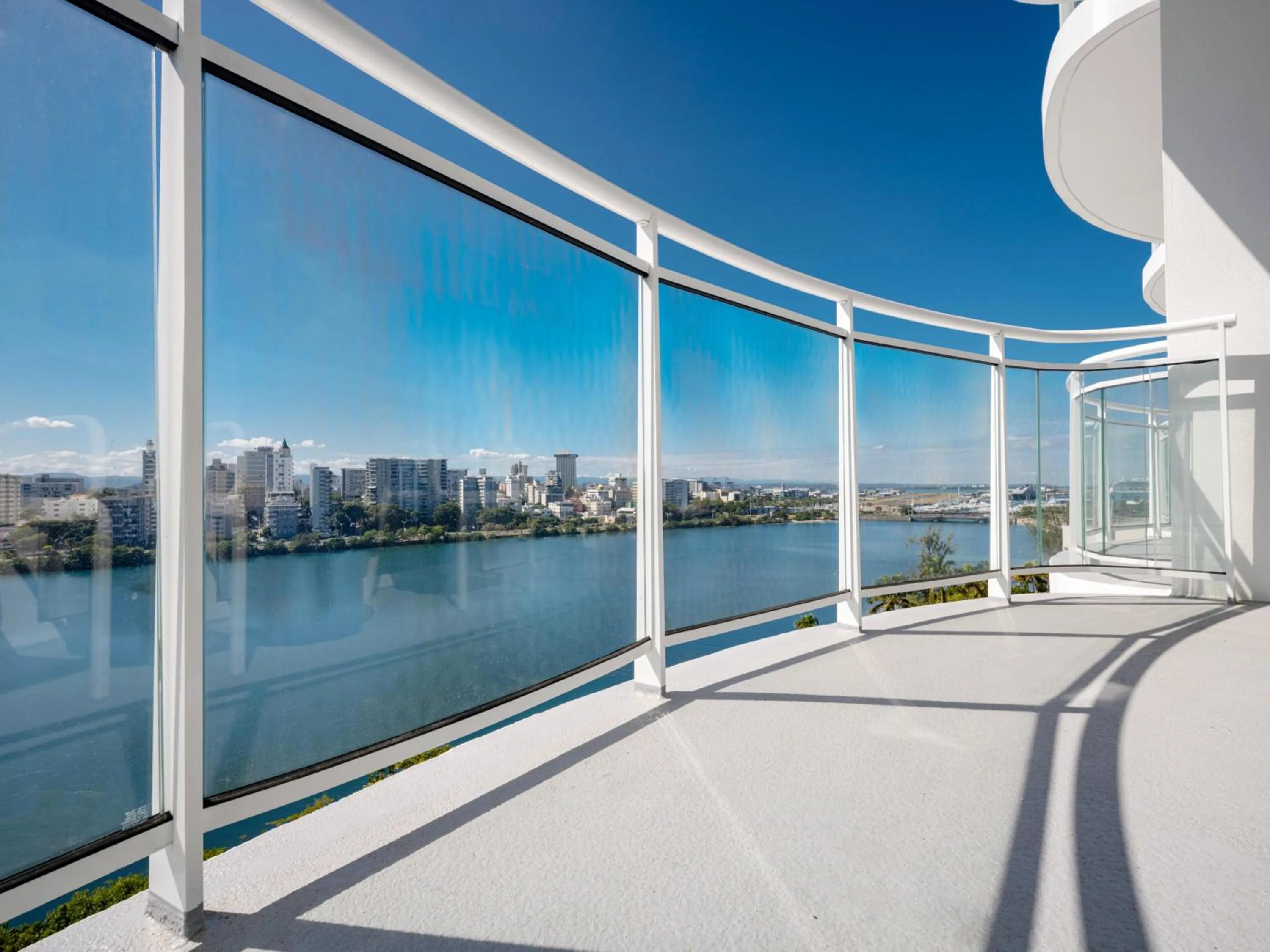 King Room with Bathtub and Balcony - Water View - Accessible in Hilton Garden Inn San Juan Condado