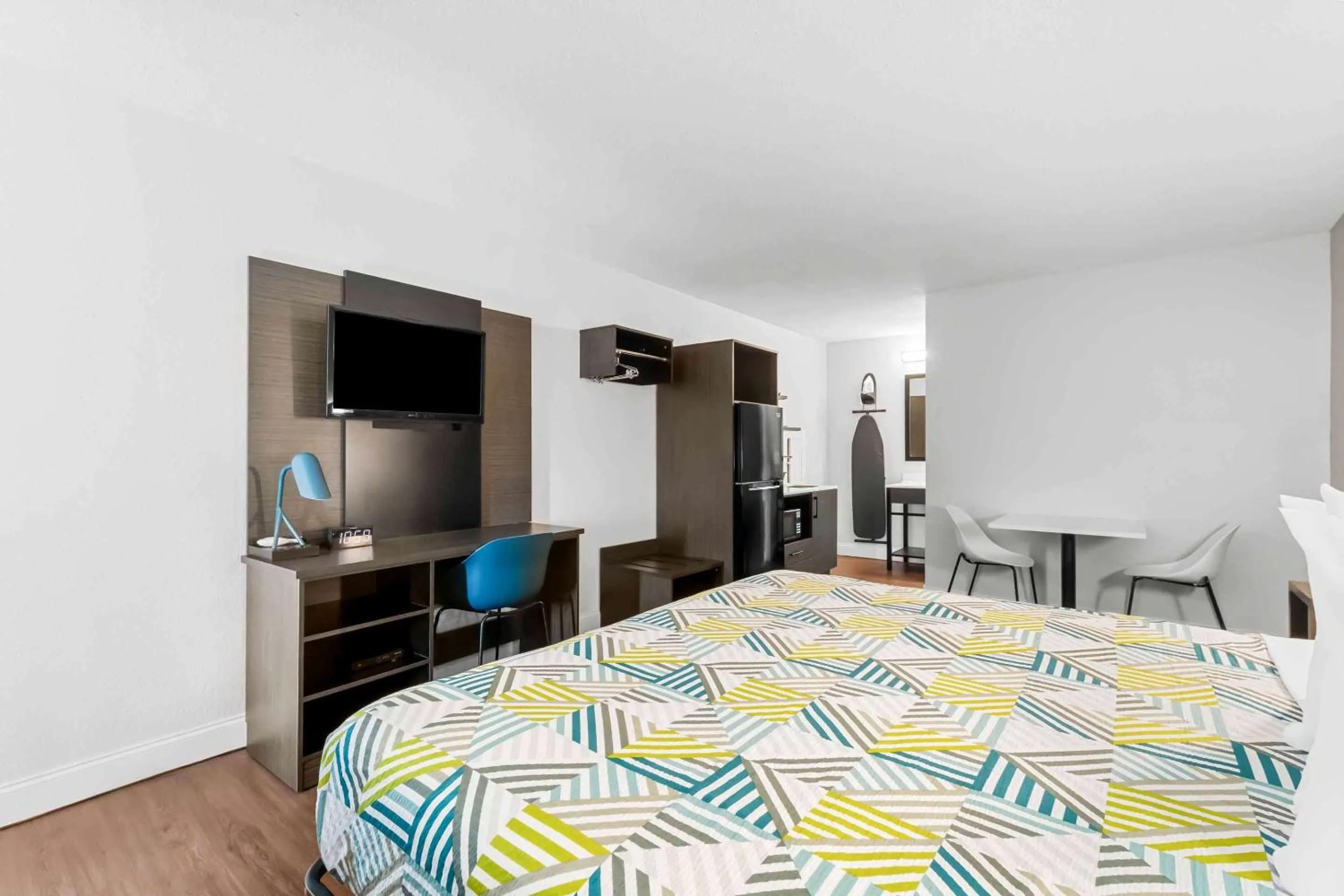 King Room - Non-Smoking in Studio 6 Port Lavaca, TX