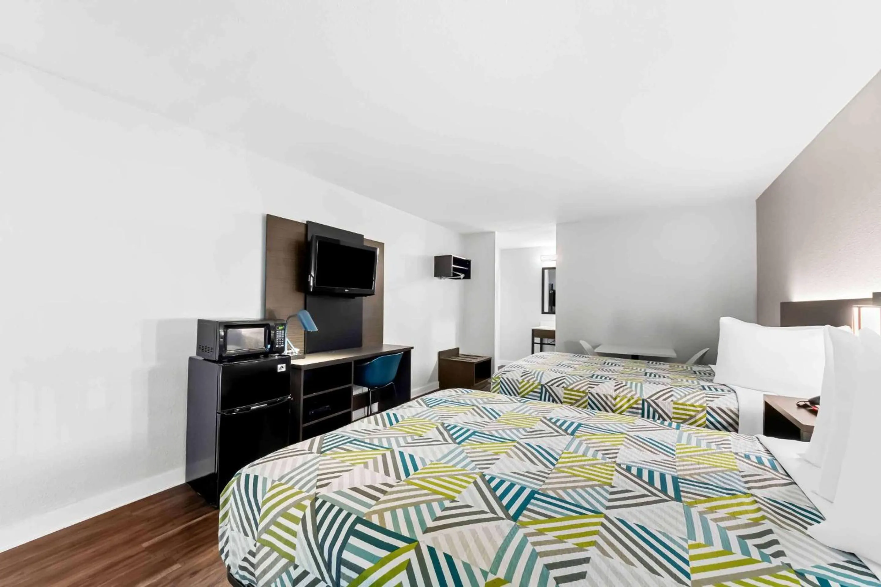 Quadruple Room - Non-Smoking in Studio 6 Port Lavaca, TX