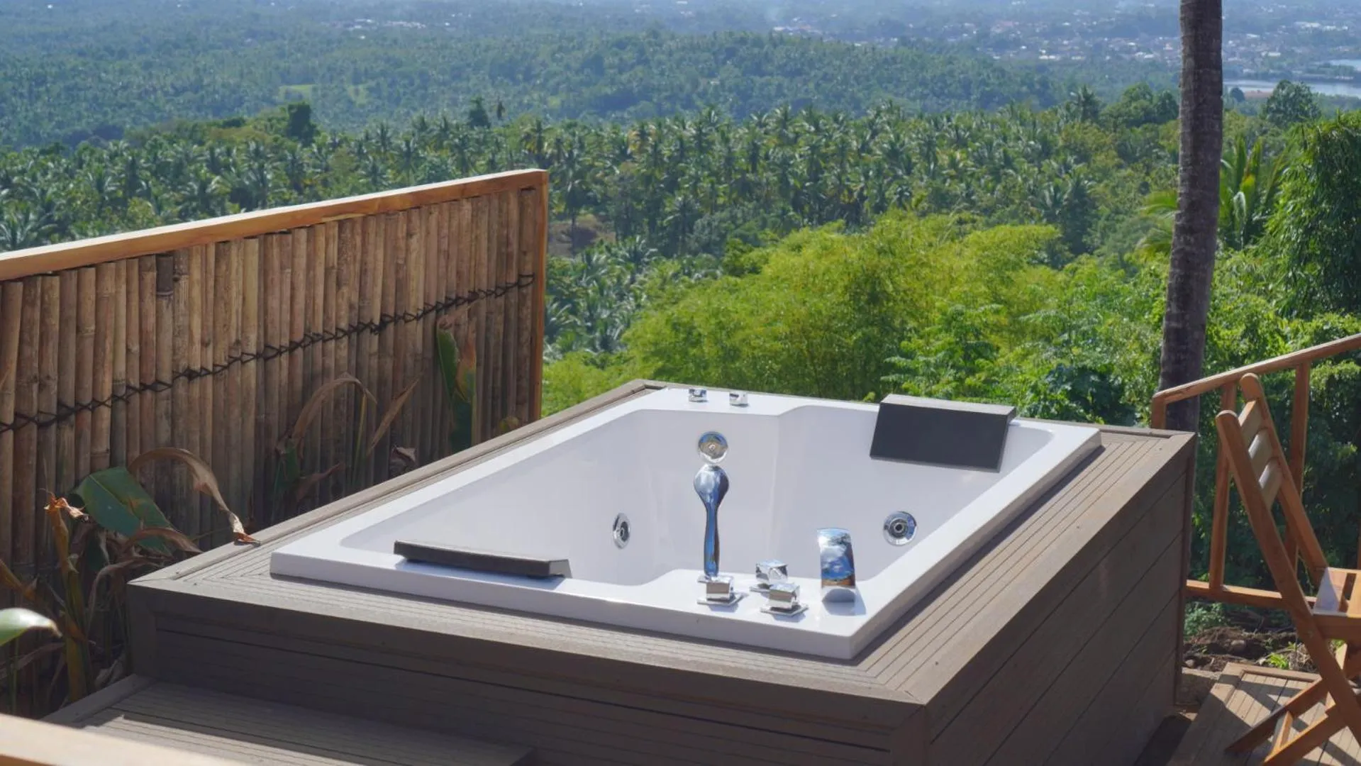 Deluxe Cabin Hot Tub in Bobocabin Bunaken Hills, Manado