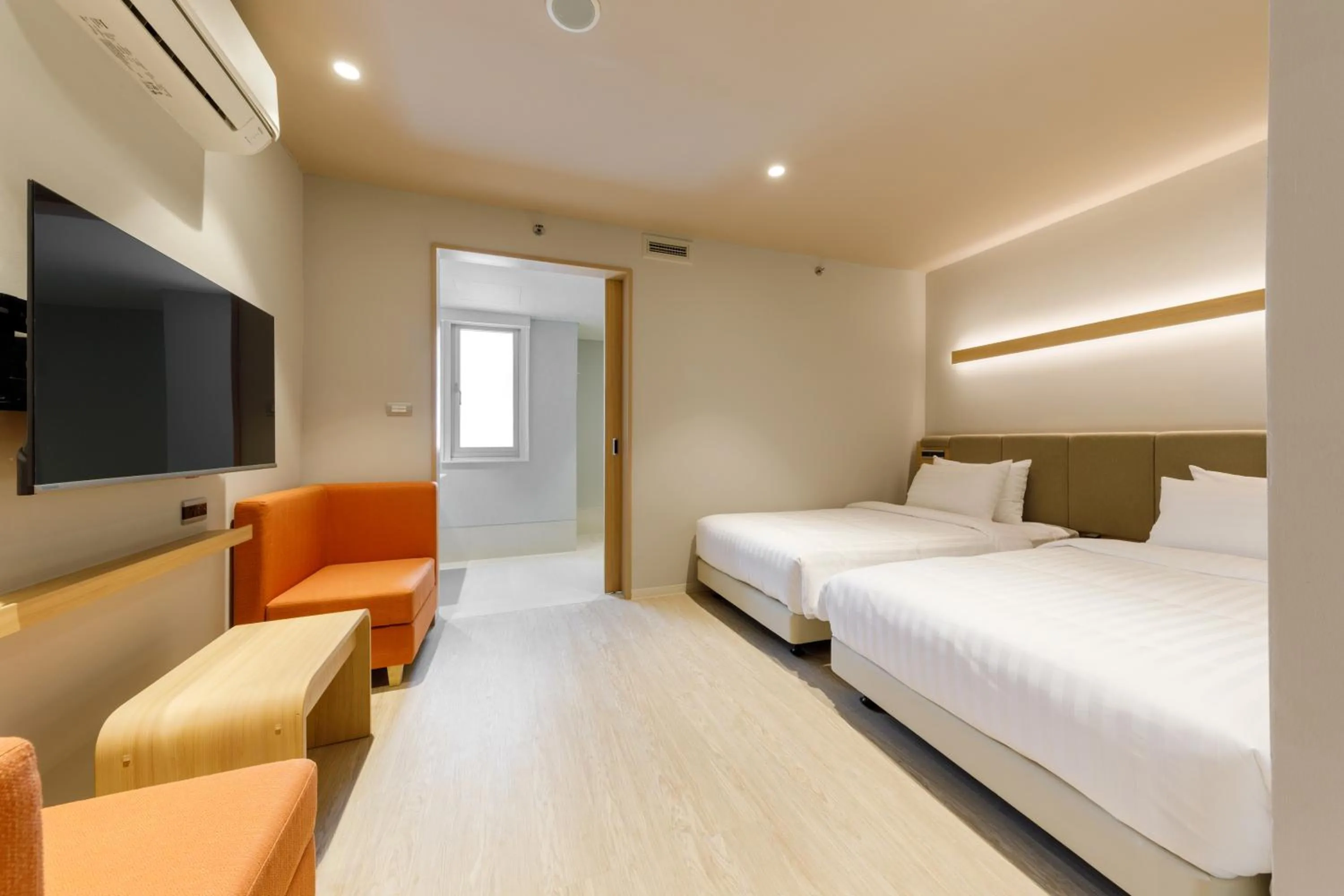 Standard Twin Room in Nishitetsu Hotel Croom Bangkok Silom