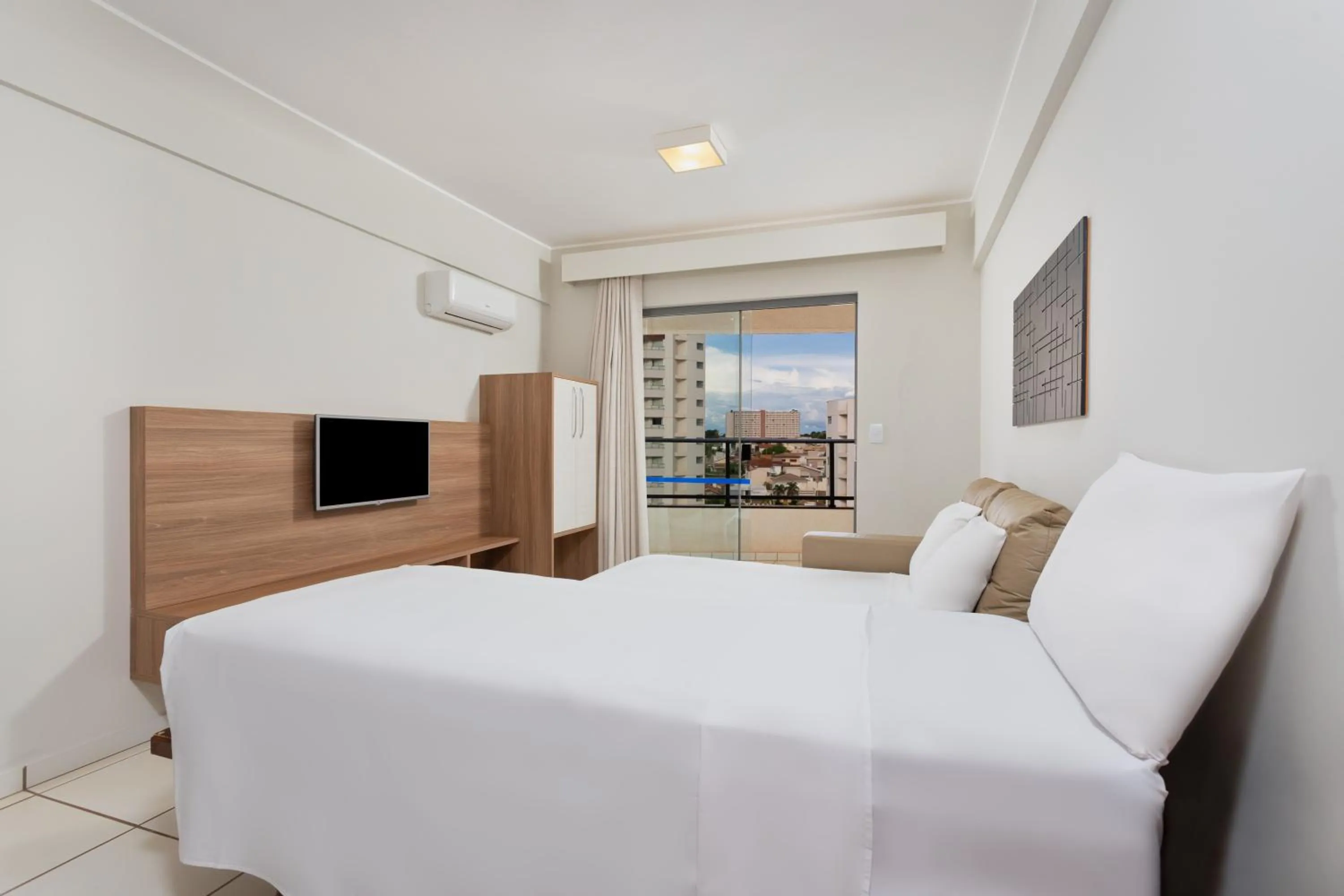 Luxury Triple Room in Wyndham Olímpia Royal Hotels