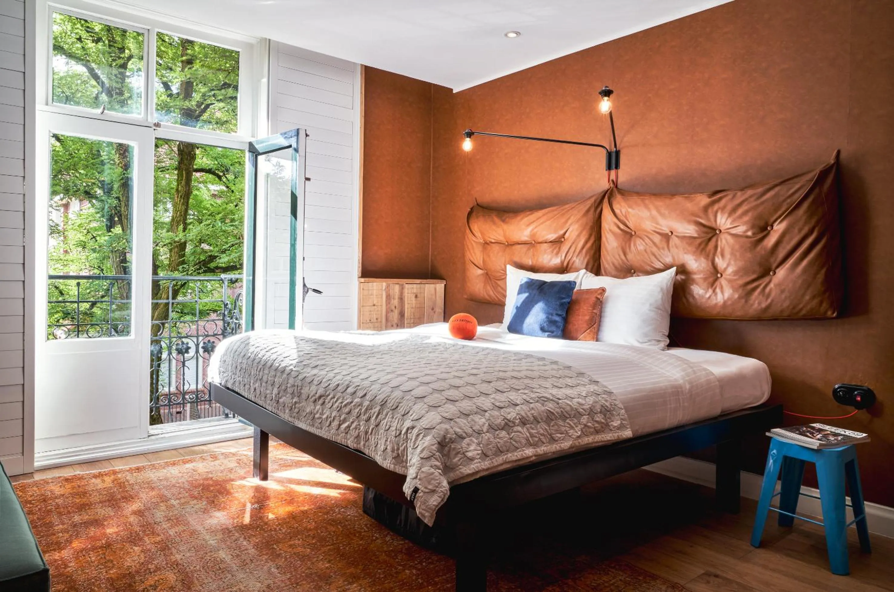 Extra Large Room in Max Brown Hotel Museum Square, part of Sircle Collection