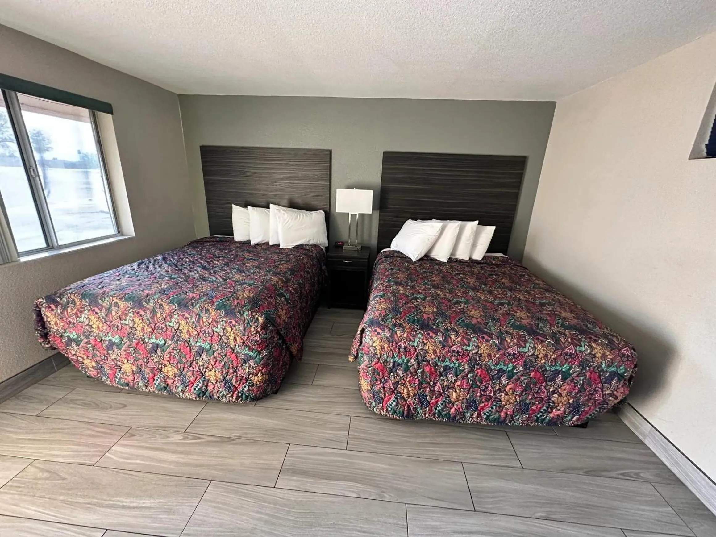 Queen Room with Two Queen Beds in Palms Inn