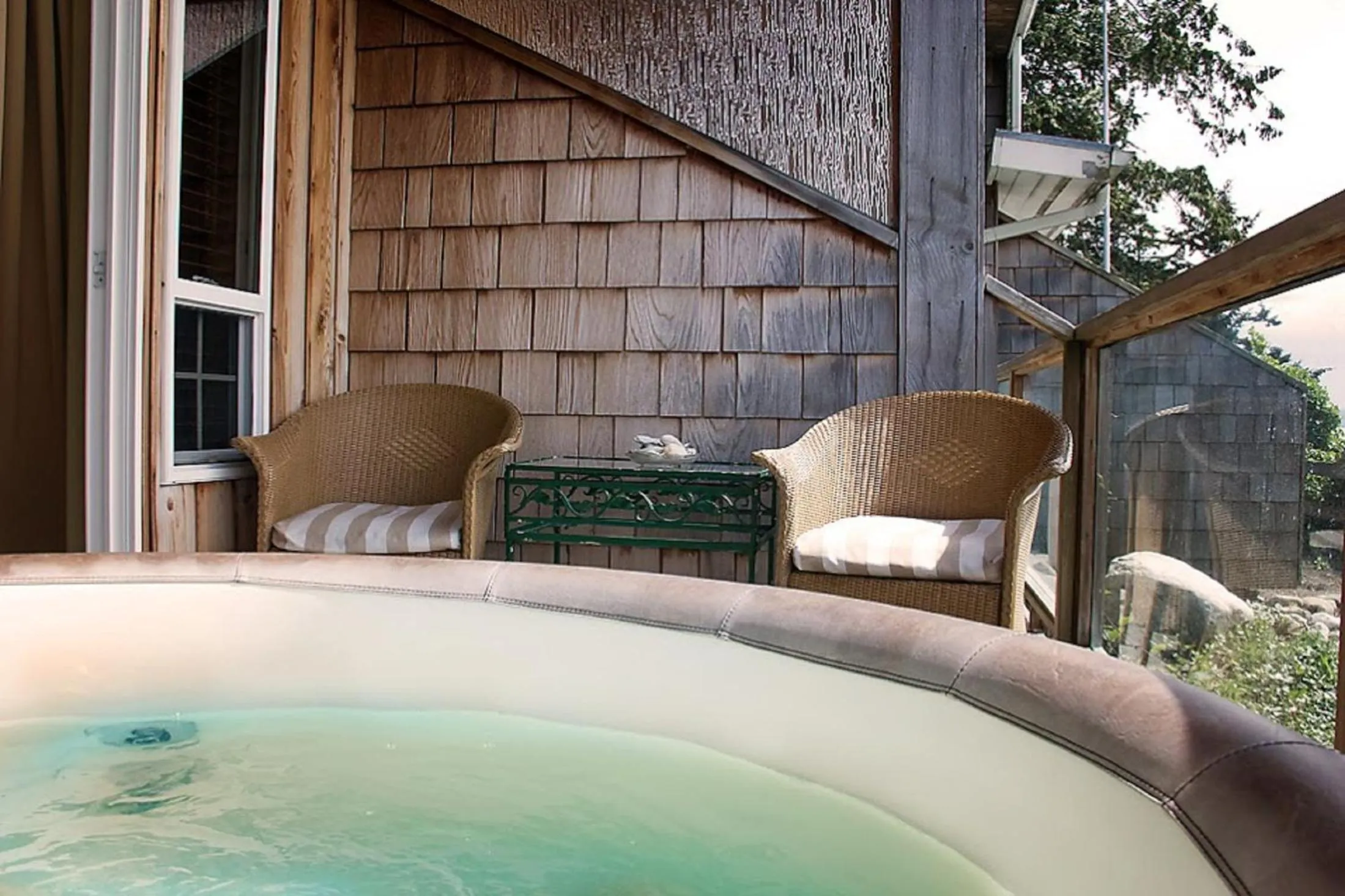 King Room with Sea View in Camano Island Inn