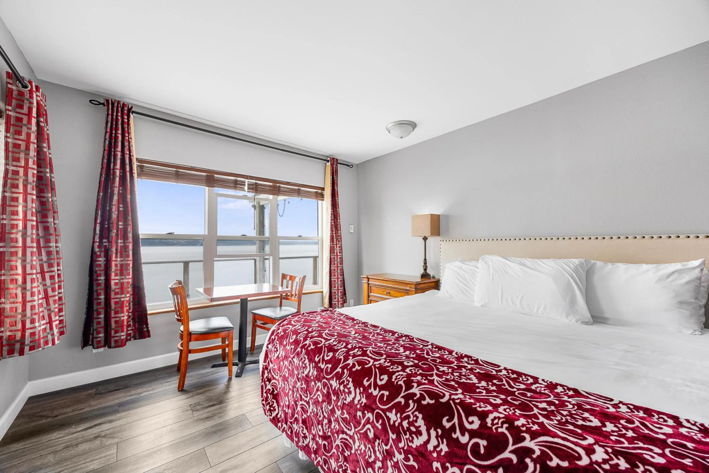 King Room with Sea View in Camano Island Inn