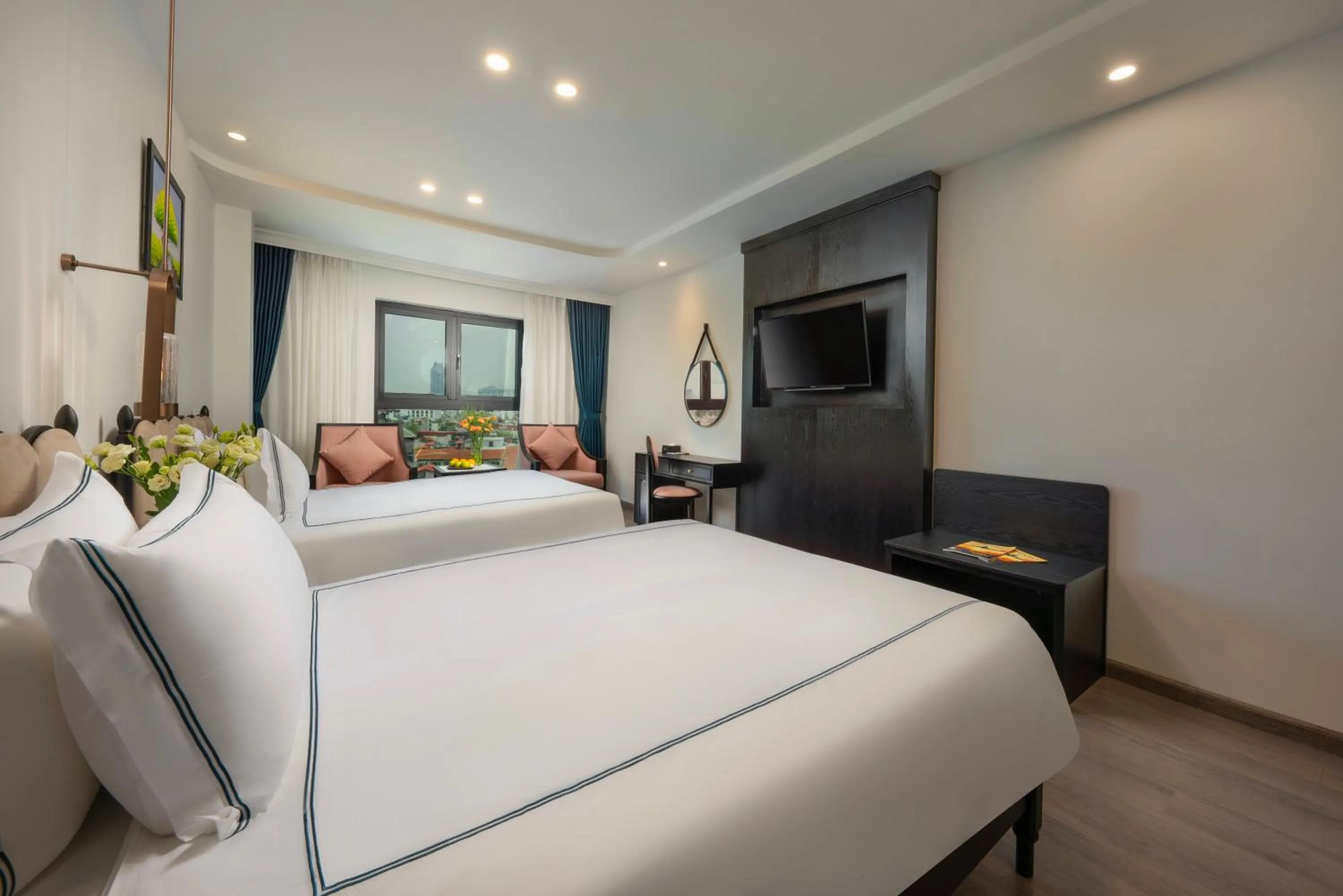  Luxury Double or Twin Room with window Old Quarter View in SQ Hang Gai Hotel & Spa