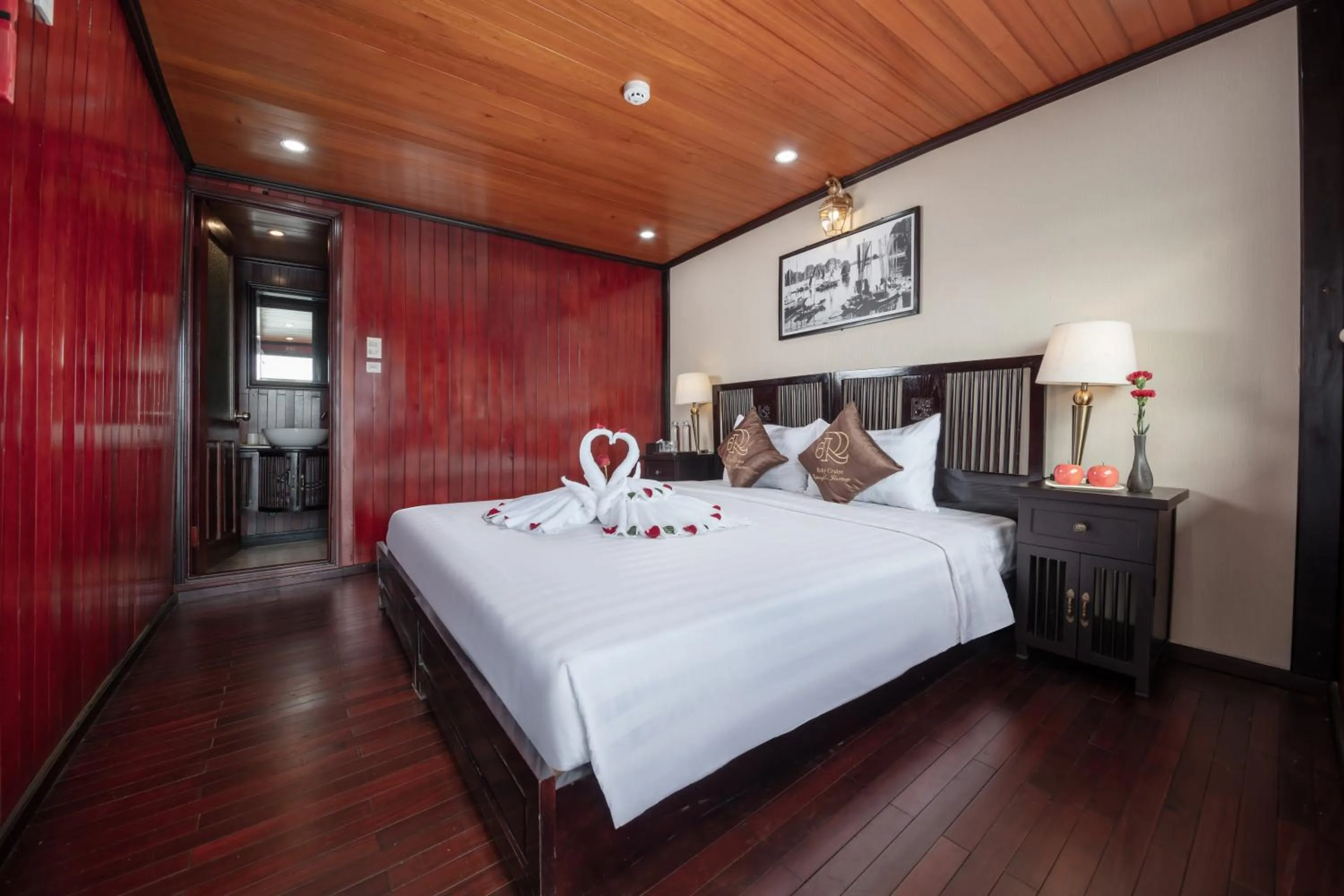 Queen Room in Ruby Cruise