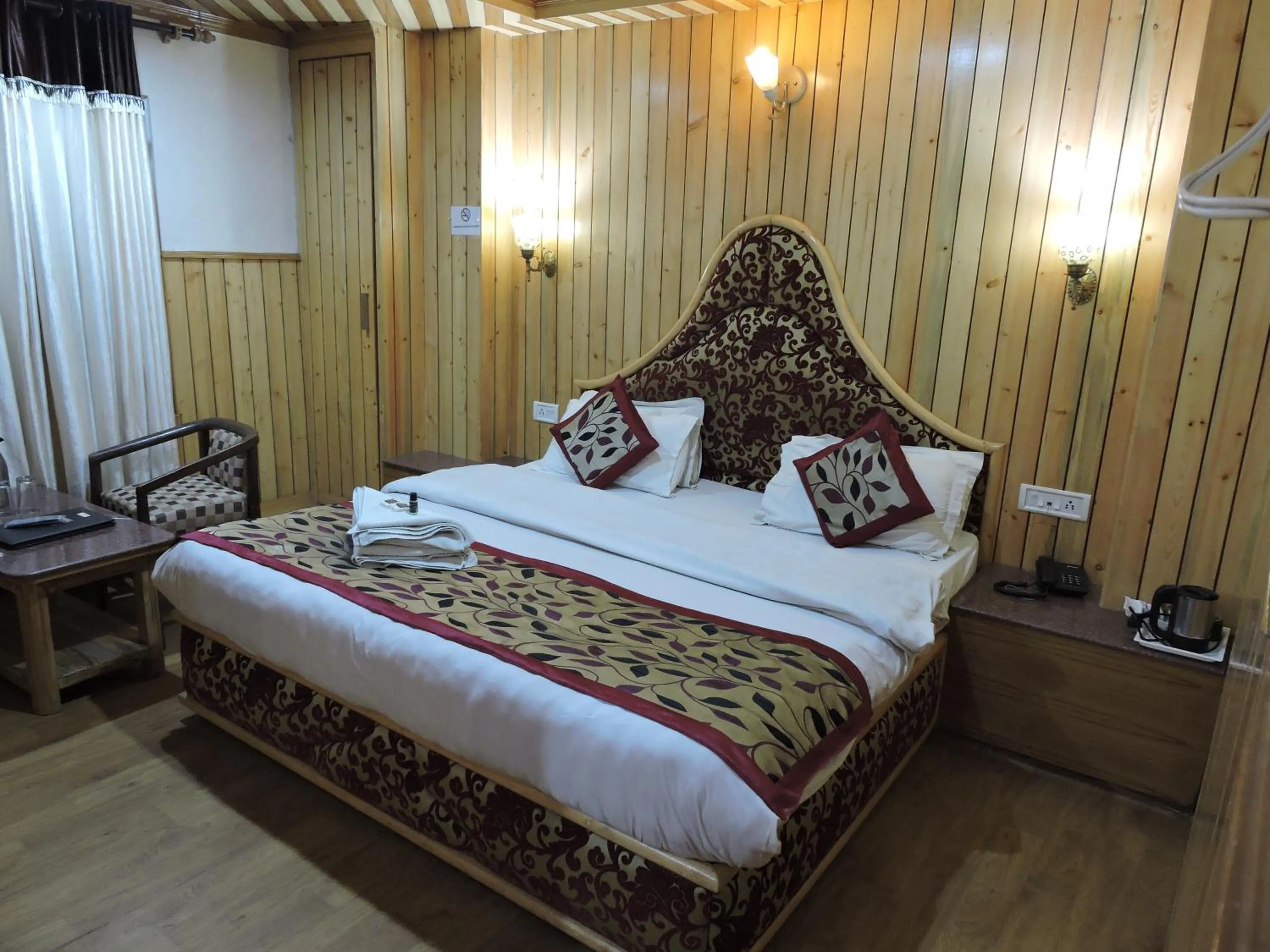 Deluxe Room in Hotel Chaman Palace