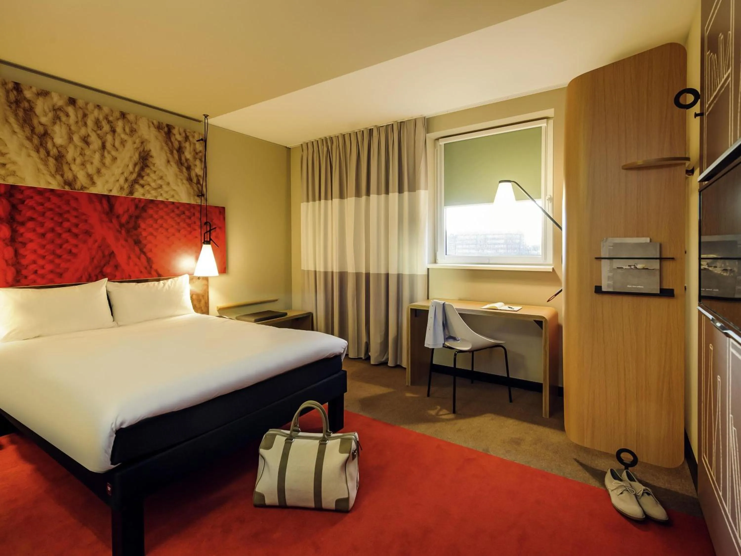 Superior Queen Room with Single Sofa Bed in Ibis Hamburg City