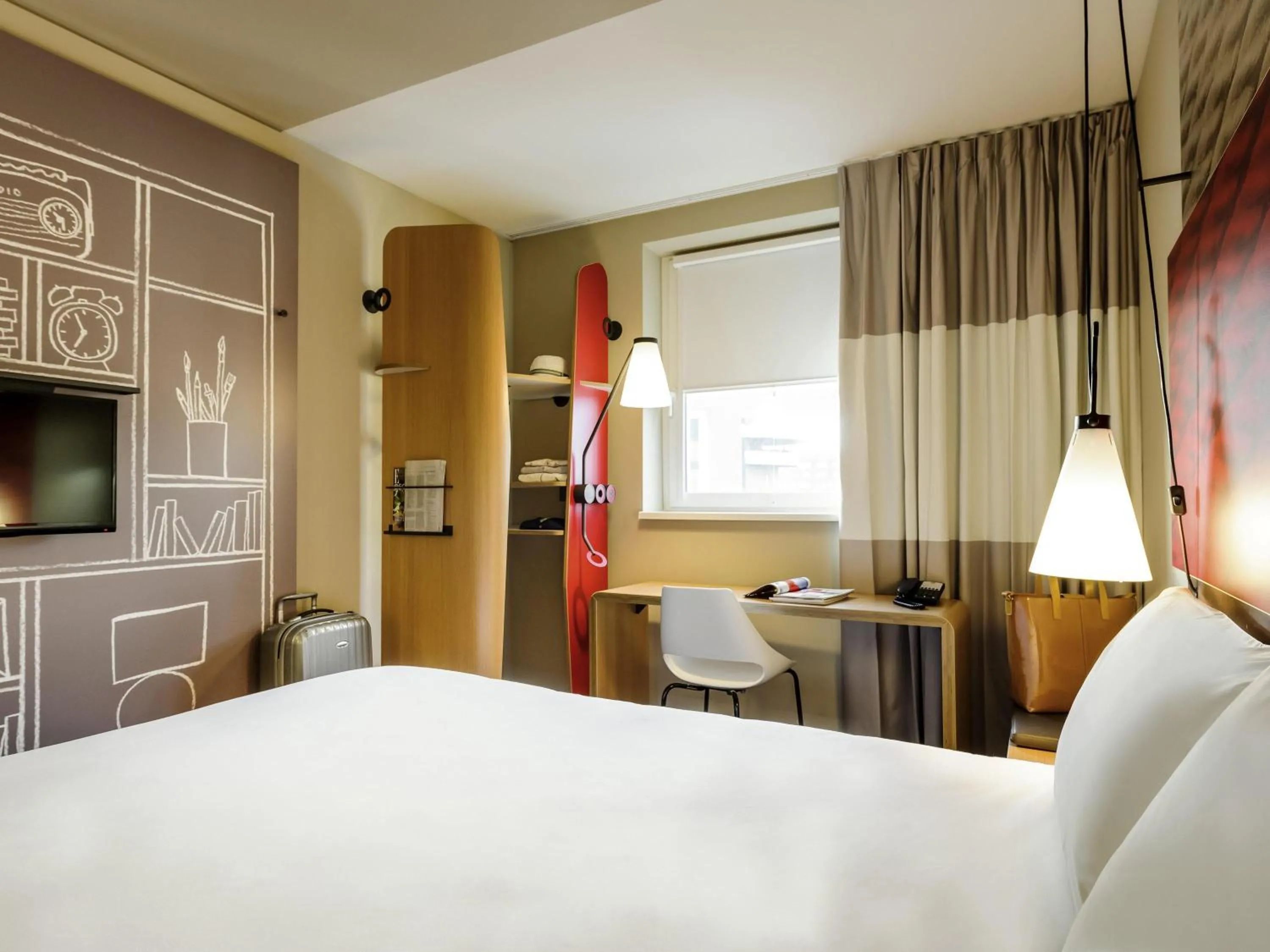 Superior Queen Room with Single Sofa Bed in Ibis Hamburg City