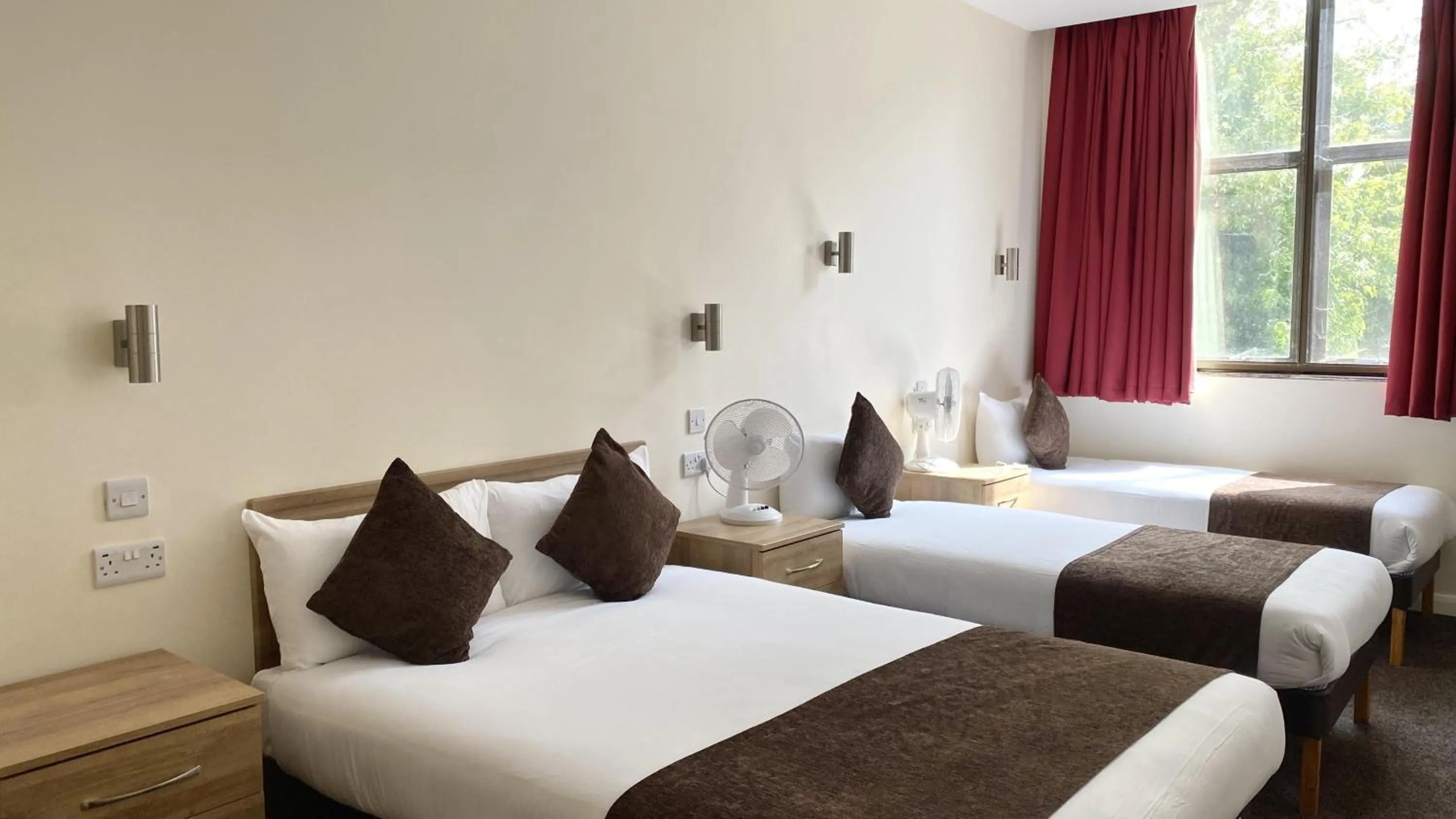 Family Room in Russ Hill Hotel