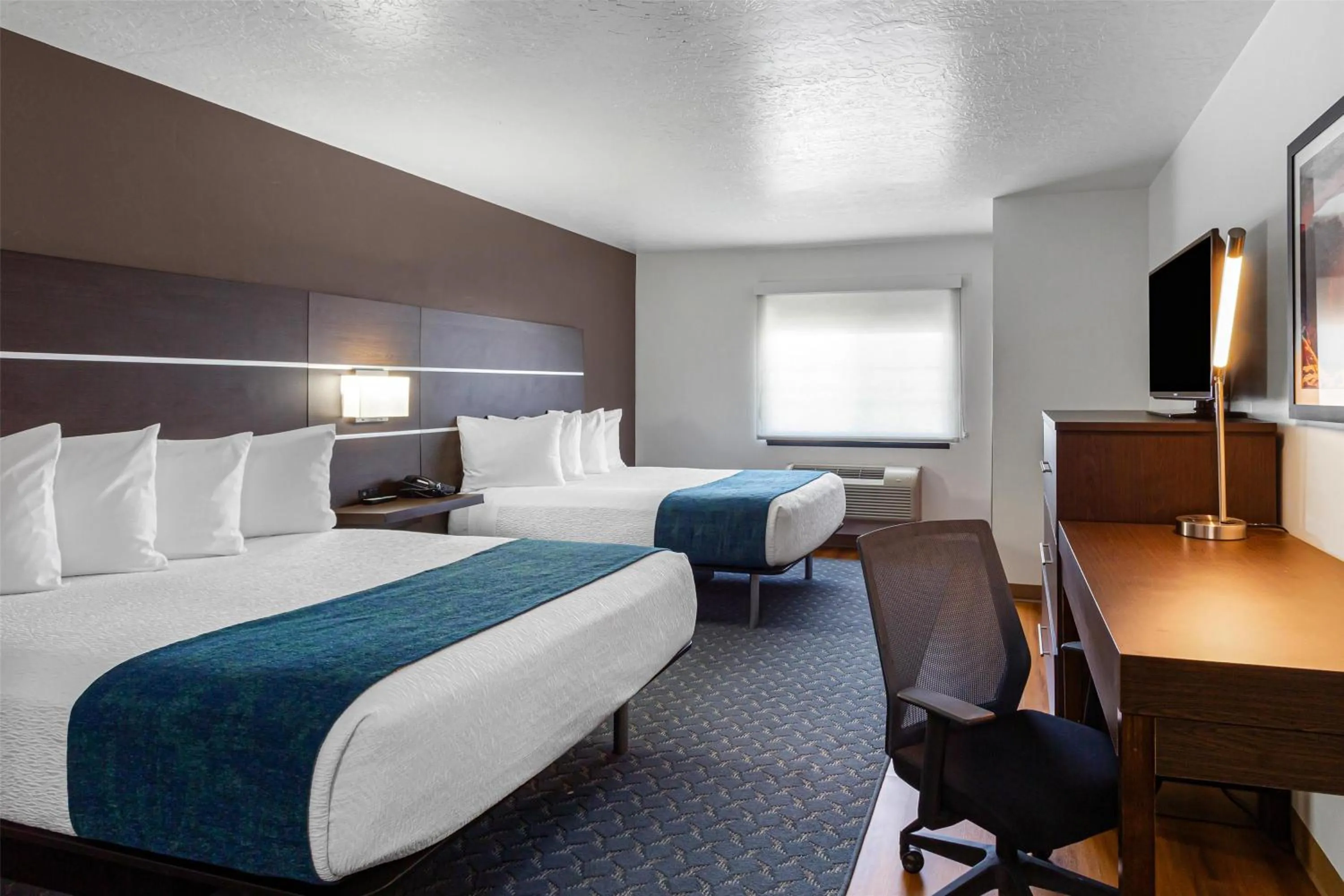 Deluxe Queen Studio  in Best Western Duchesne Inn